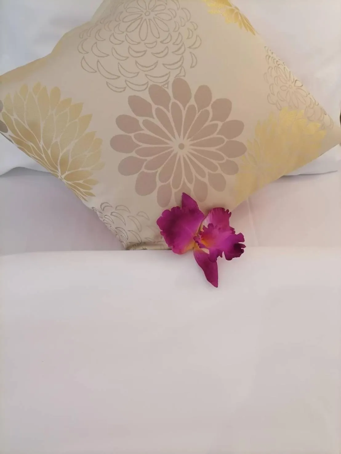 Bed in NJ PATONG HOTEL