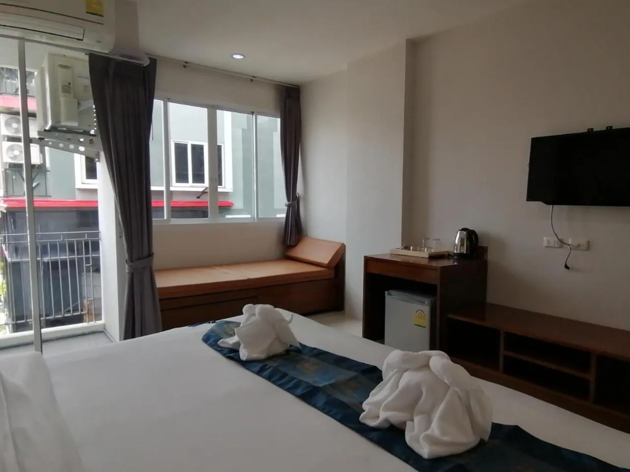 Bed in NJ PATONG HOTEL