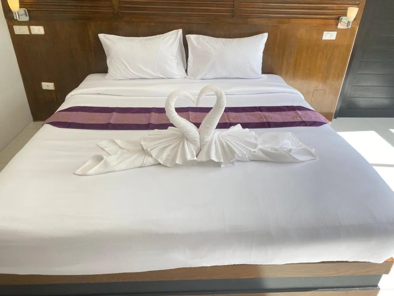 Bed in NJ PATONG HOTEL