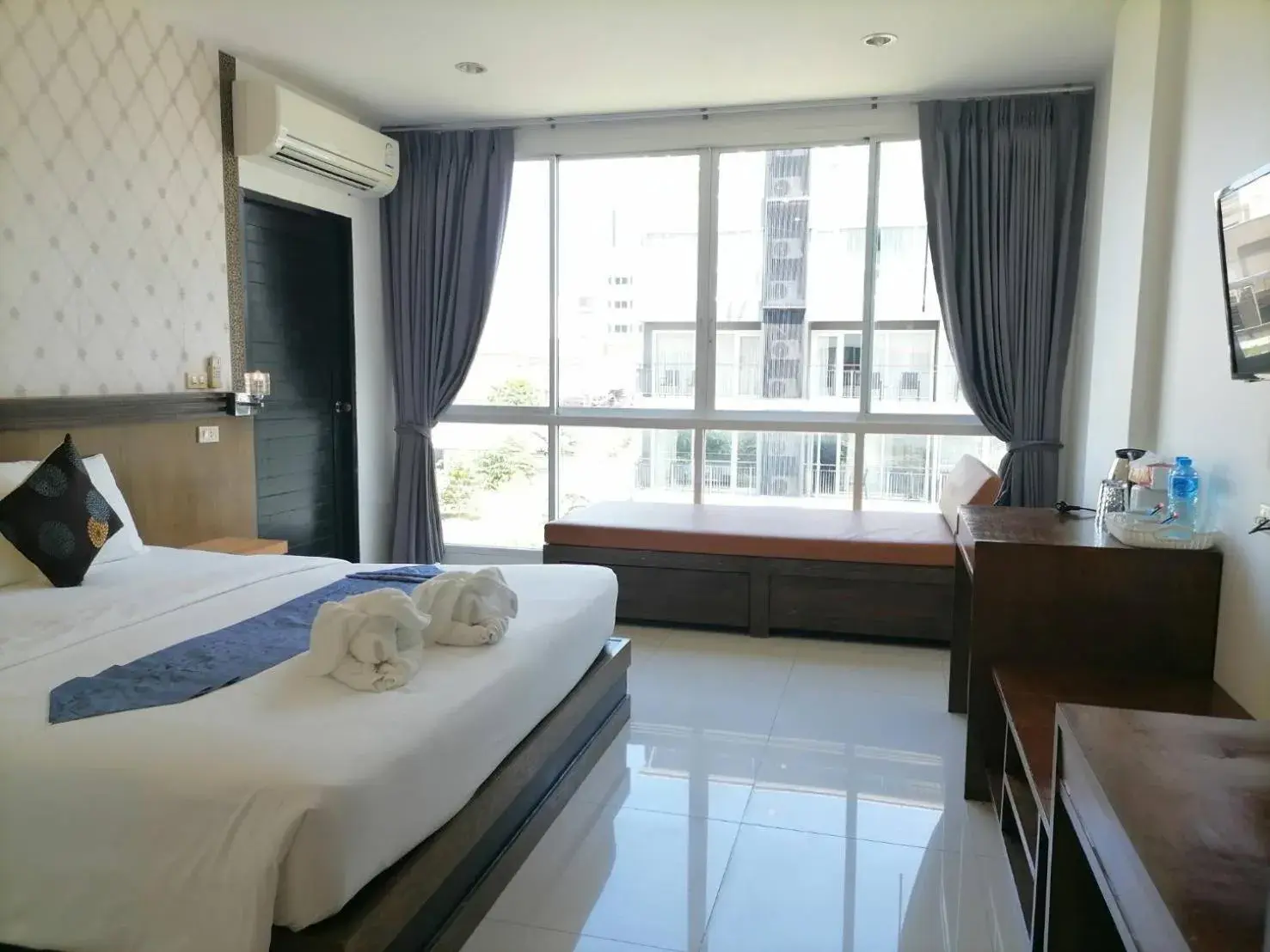 Photo of the whole room, Bed in NJ PATONG HOTEL Photo of the whole room, Bed in NJ PATONG HOTEL