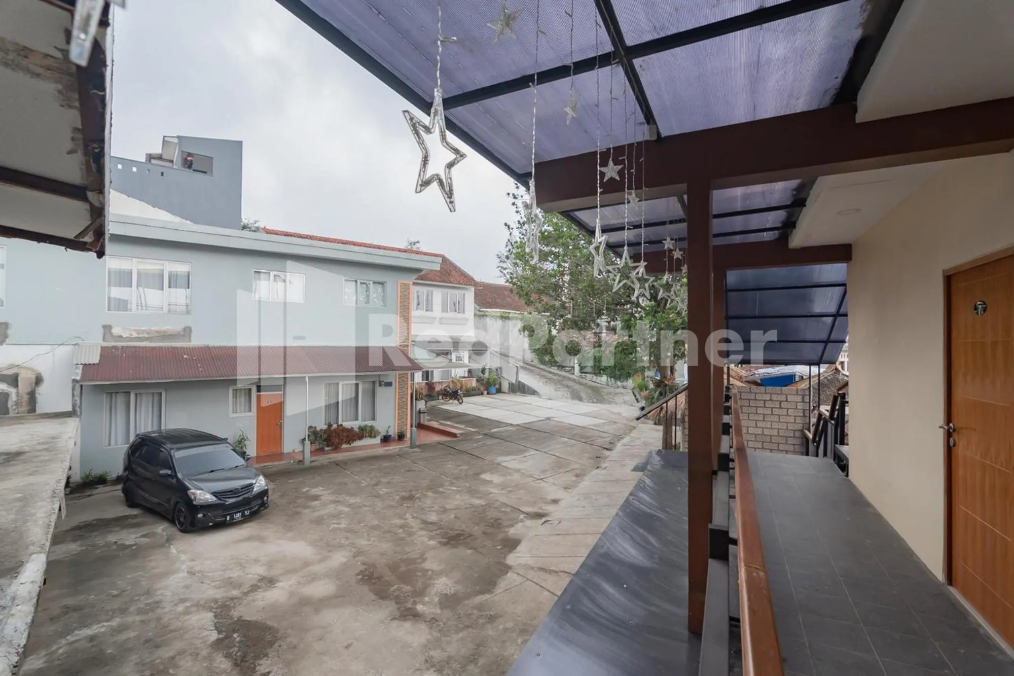 Parking in D'Valley View Lembang Mitra RedDoorz