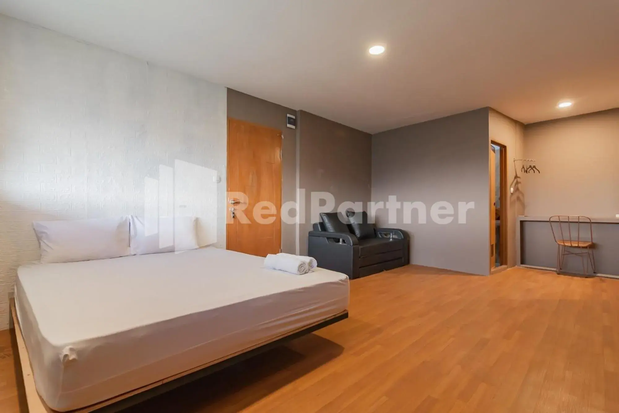 Bed in D'Valley View Lembang Mitra RedDoorz Bed in D'Valley View Lembang Mitra RedDoorz