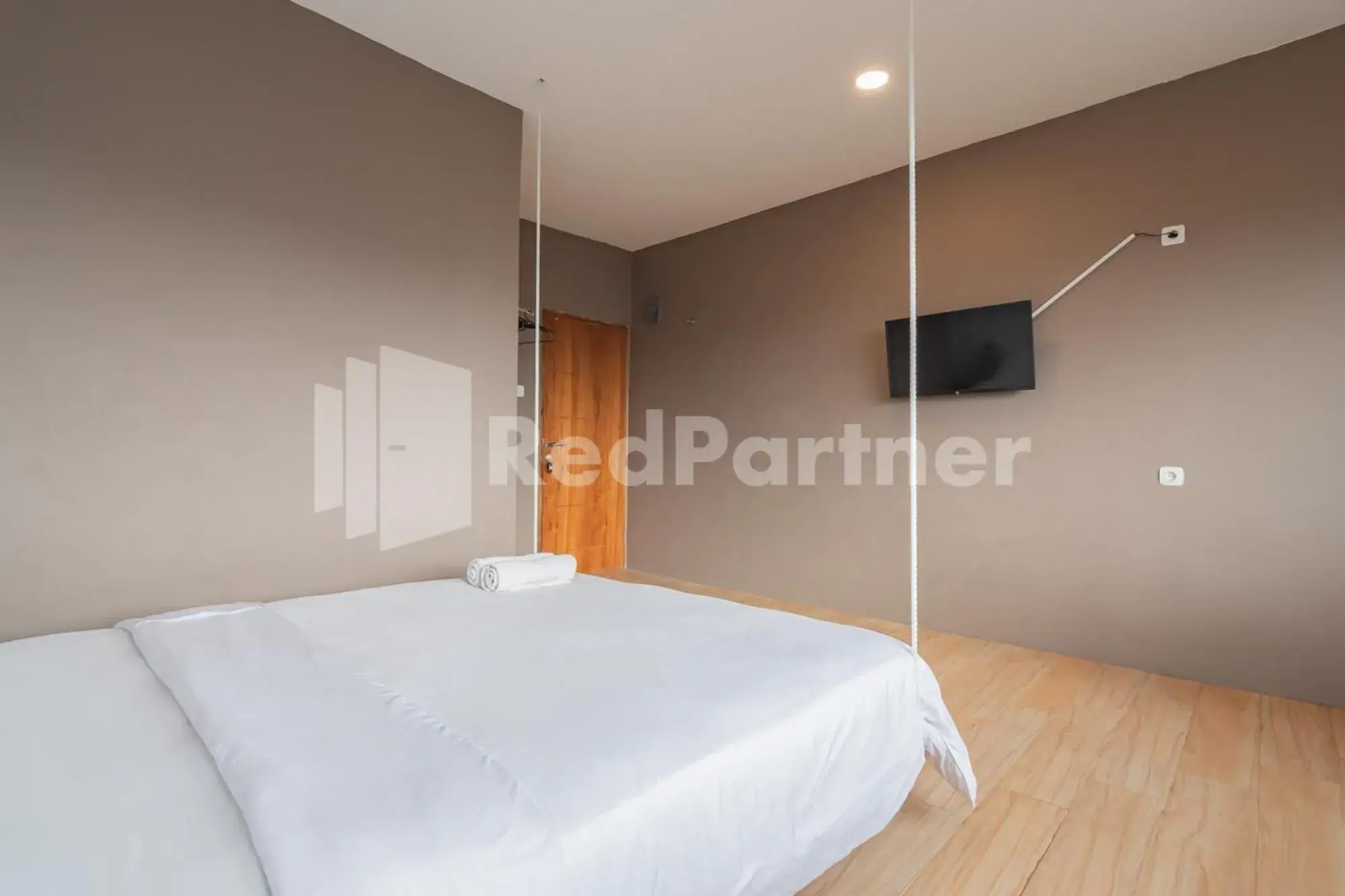 Bed in D'Valley View Lembang Mitra RedDoorz Bed in D'Valley View Lembang Mitra RedDoorz