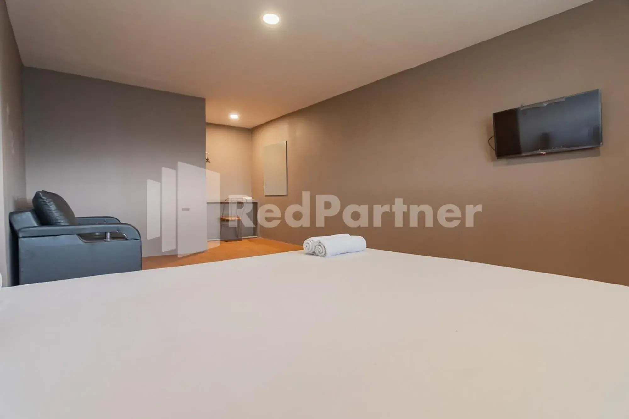 Bed in D'Valley View Lembang Mitra RedDoorz Bed in D'Valley View Lembang Mitra RedDoorz