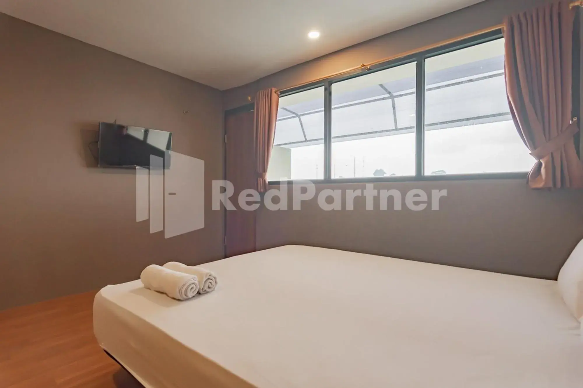 Bed in D'Valley View Lembang Mitra RedDoorz Bed in D'Valley View Lembang Mitra RedDoorz