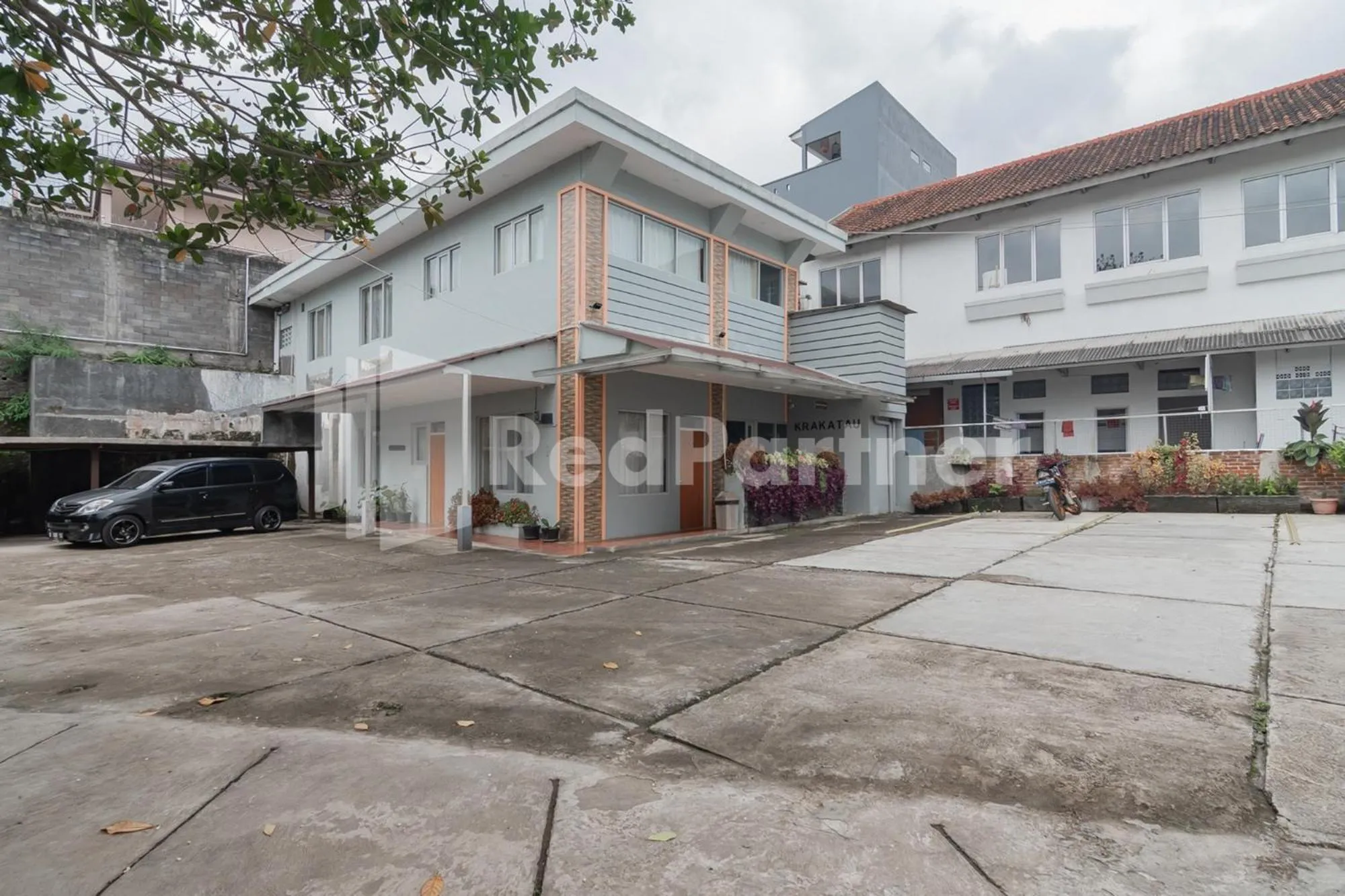 Parking in D'Valley View Lembang Mitra RedDoorz