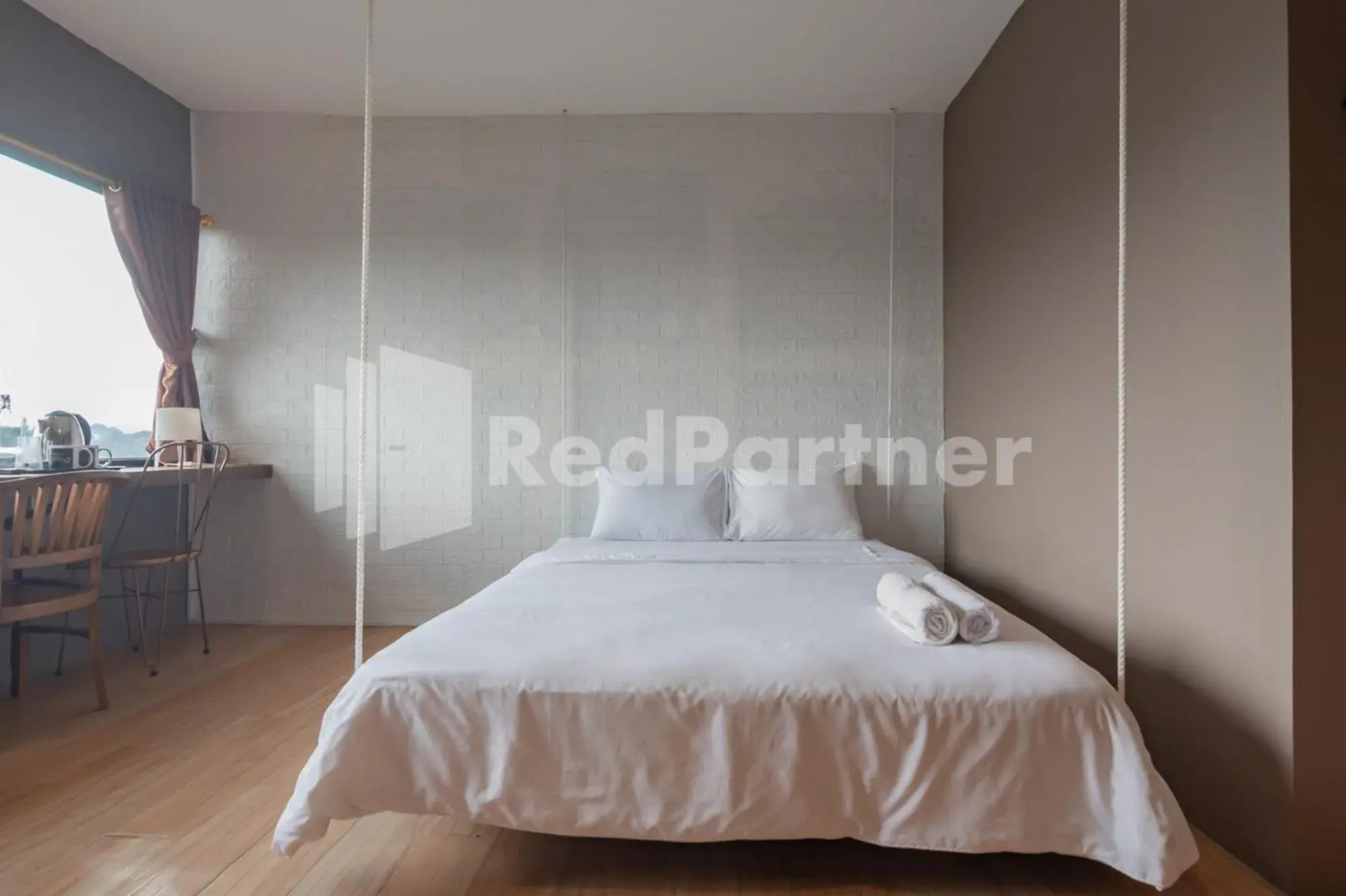 Bed in D'Valley View Lembang Mitra RedDoorz Bed in D'Valley View Lembang Mitra RedDoorz