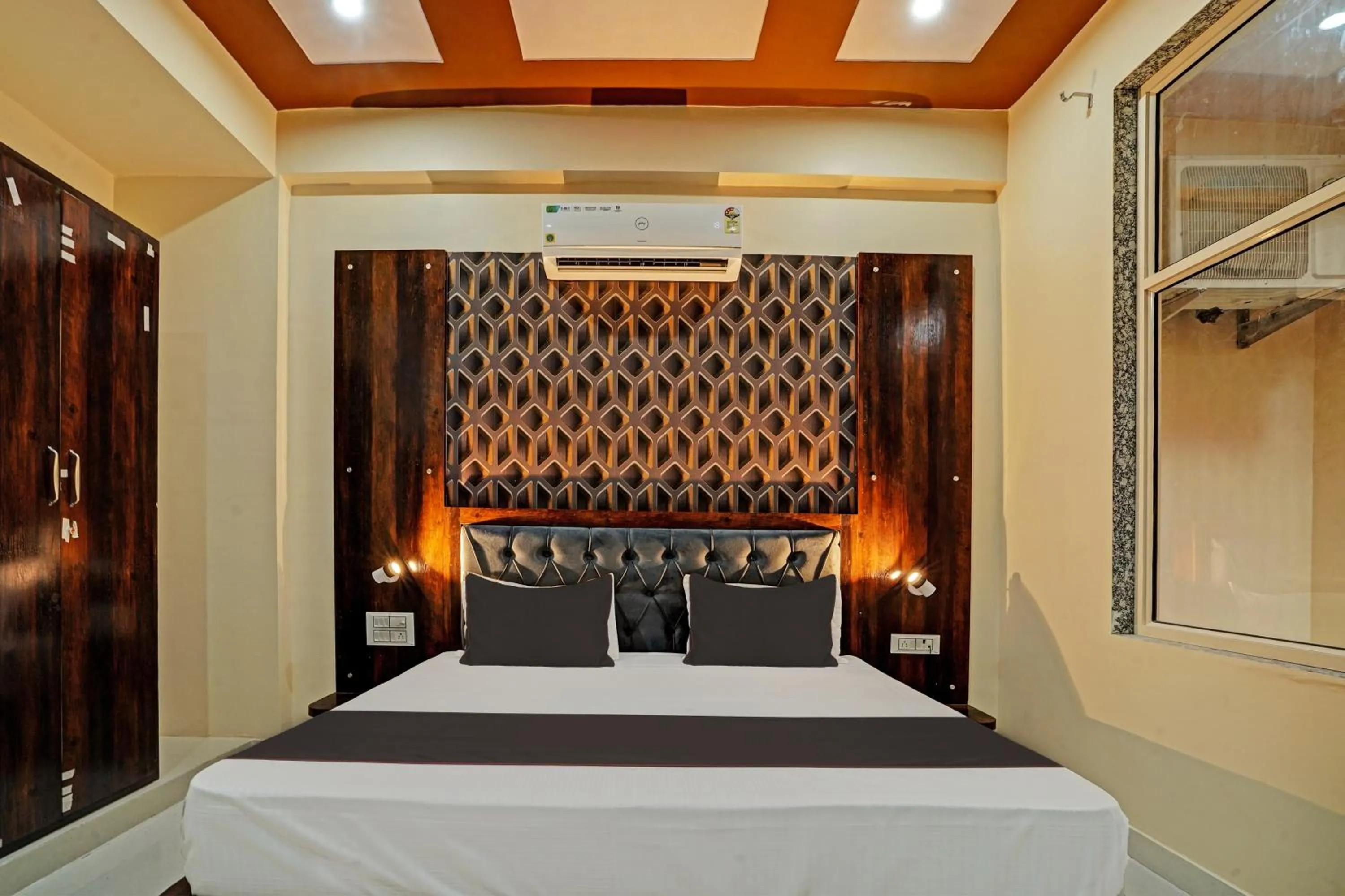 Bedroom, Bed in Hotel O SR HOTEL