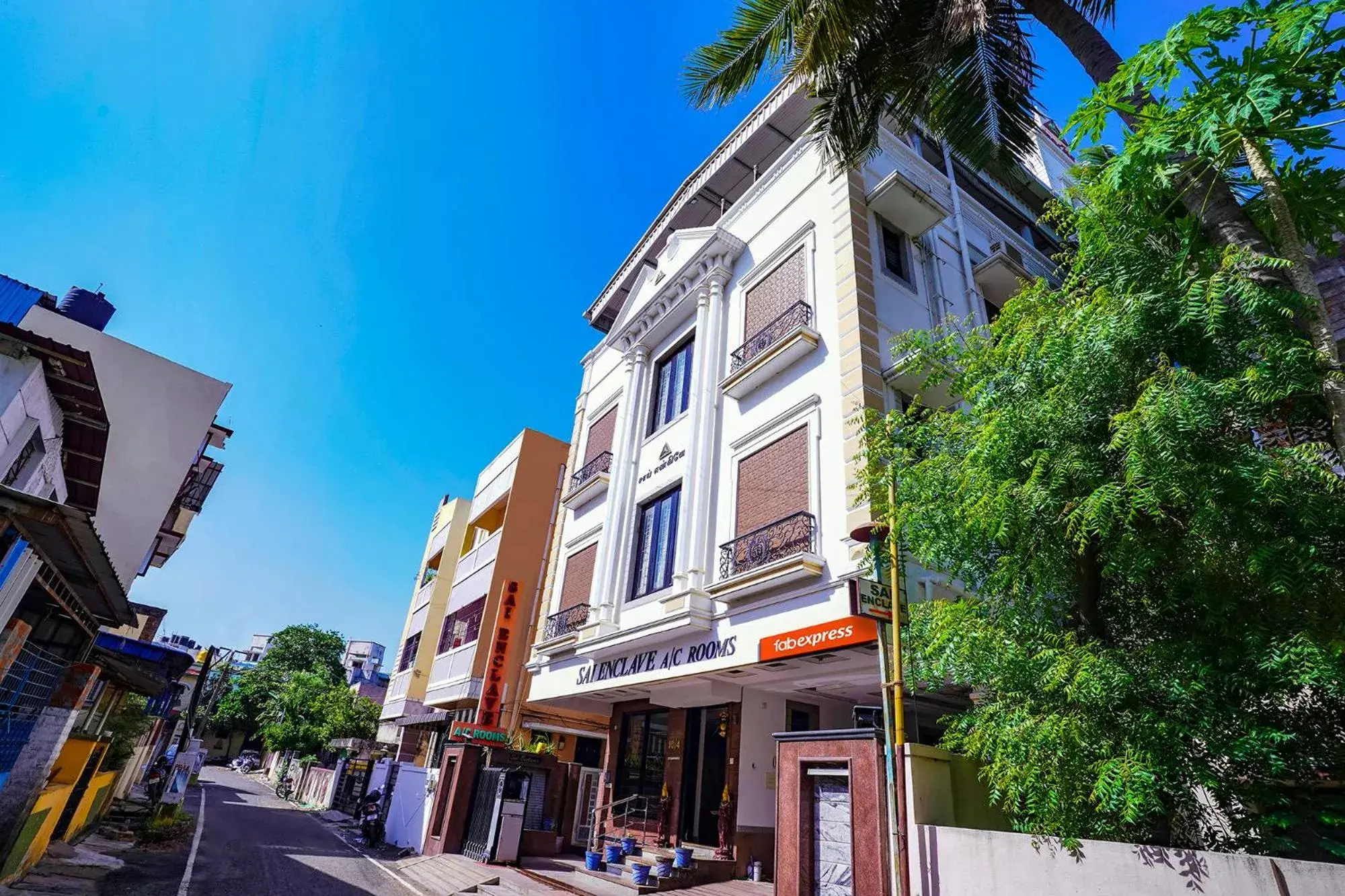 Facade/entrance in FabHotel Sai Residency - Nr Rela Hospital, Chromepet Facade/entrance in FabHotel Sai Residency - Nr Rela Hospital, Chromepet