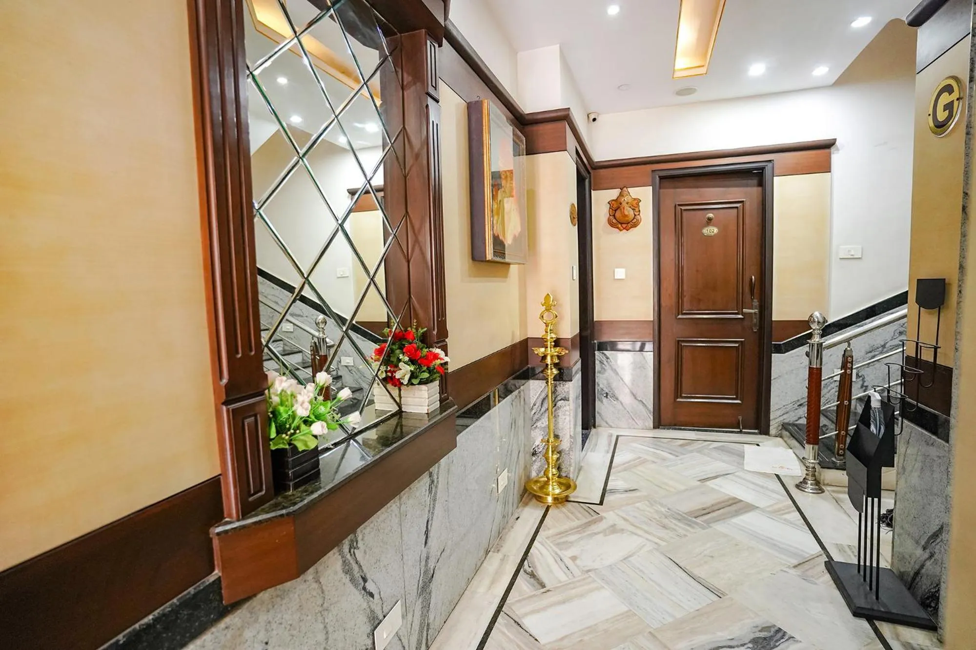 Lobby or reception in FabHotel Sai Residency - Nr Rela Hospital, Chromepet