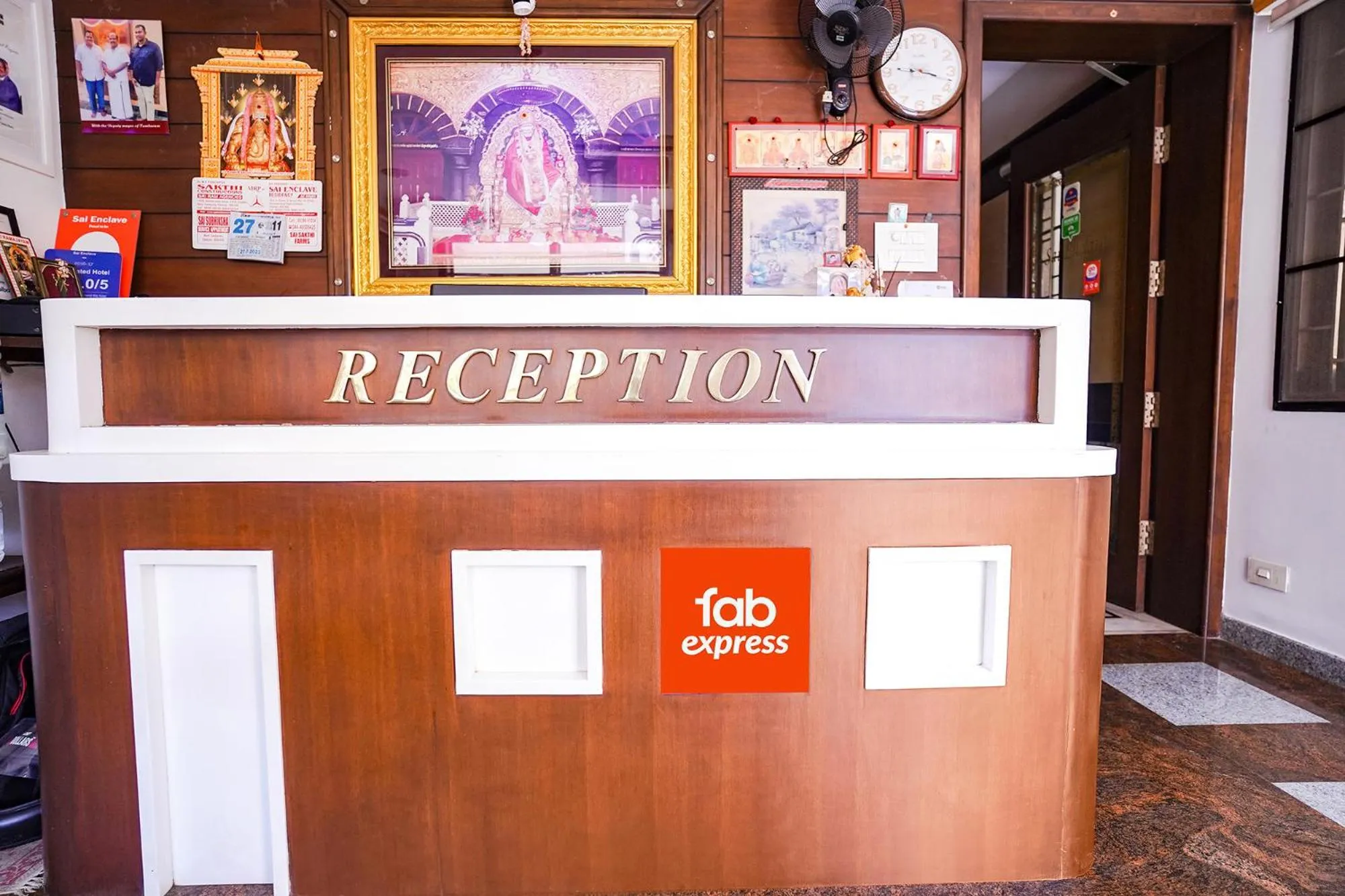 Lobby or reception in FabHotel Sai Residency - Nr Rela Hospital, Chromepet