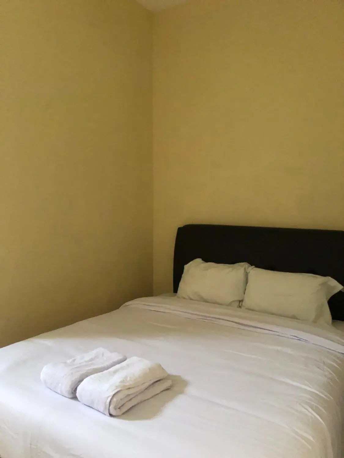 Bed in Homestay Mulia Syariah Borobudur Magelang Mitra RedDoorz Bed in Homestay Mulia Syariah Borobudur Magelang Mitra RedDoorz