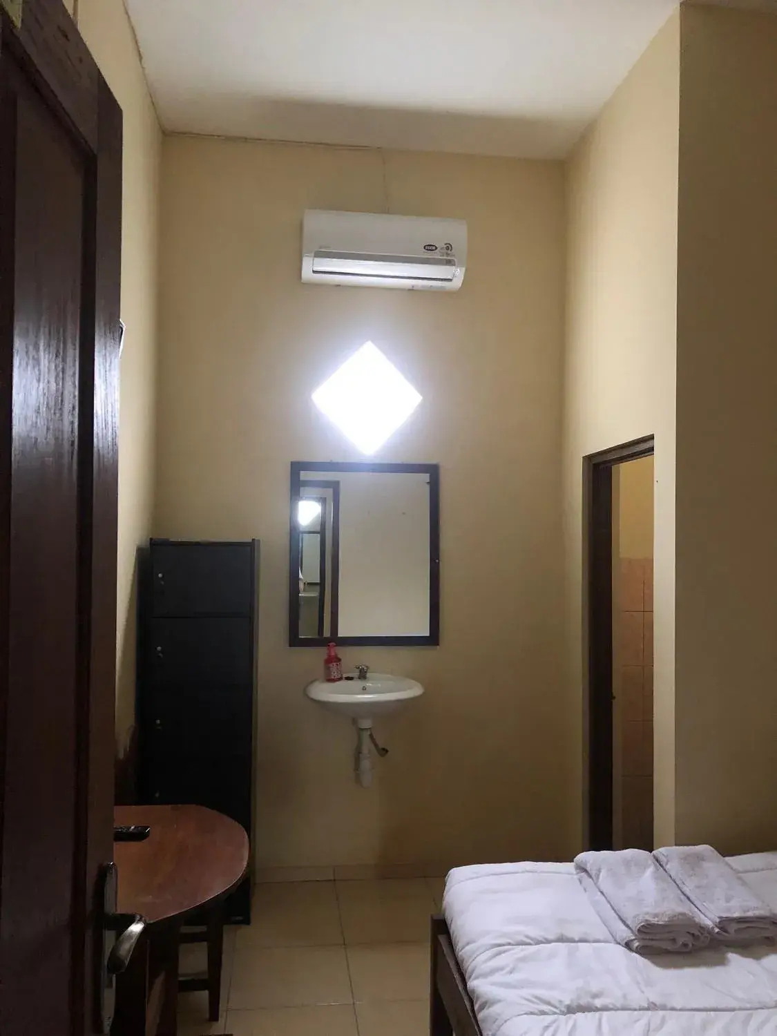 Bed in Homestay Mulia Syariah Borobudur Magelang Mitra RedDoorz Bed in Homestay Mulia Syariah Borobudur Magelang Mitra RedDoorz