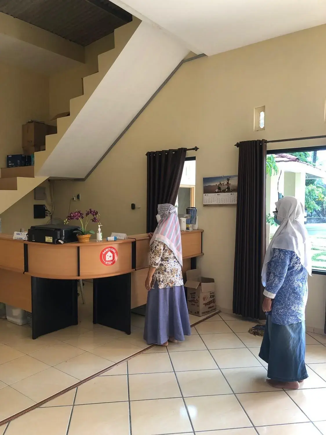 Lobby or reception in Homestay Mulia Syariah Borobudur Magelang Mitra RedDoorz Lobby or reception in Homestay Mulia Syariah Borobudur Magelang Mitra RedDoorz