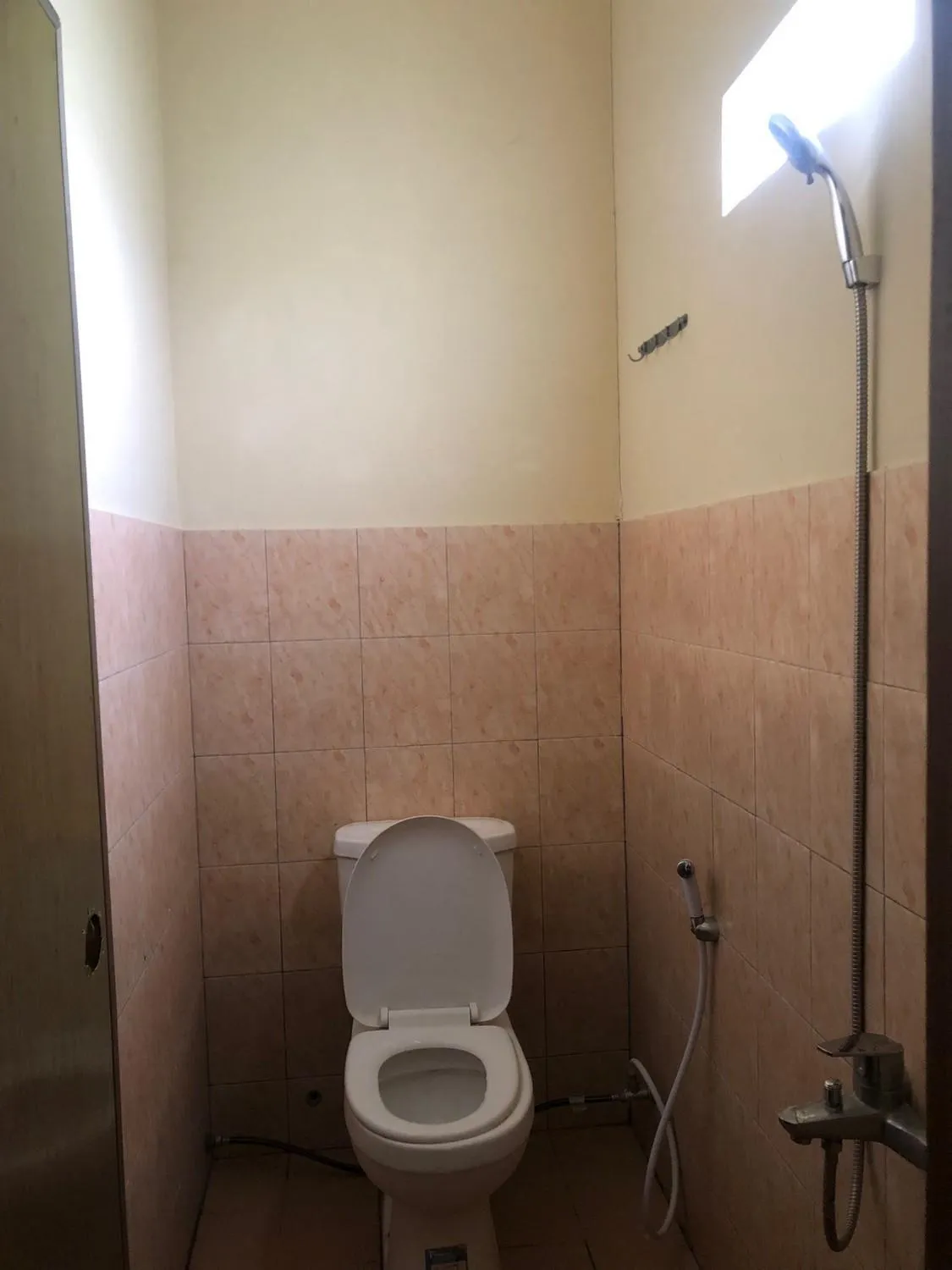 Shower in Homestay Mulia Syariah Borobudur Magelang Mitra RedDoorz