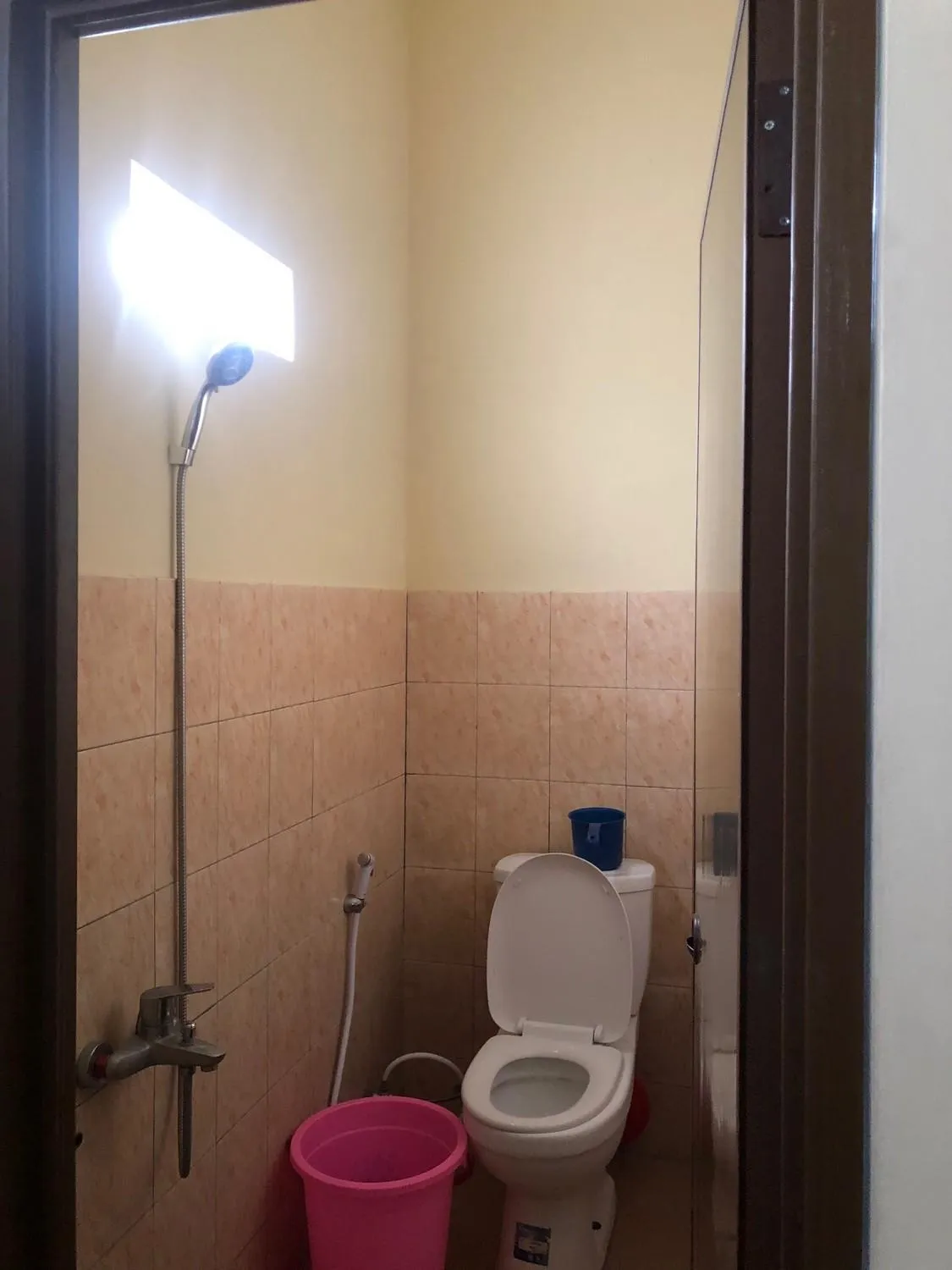 Shower in Homestay Mulia Syariah Borobudur Magelang Mitra RedDoorz