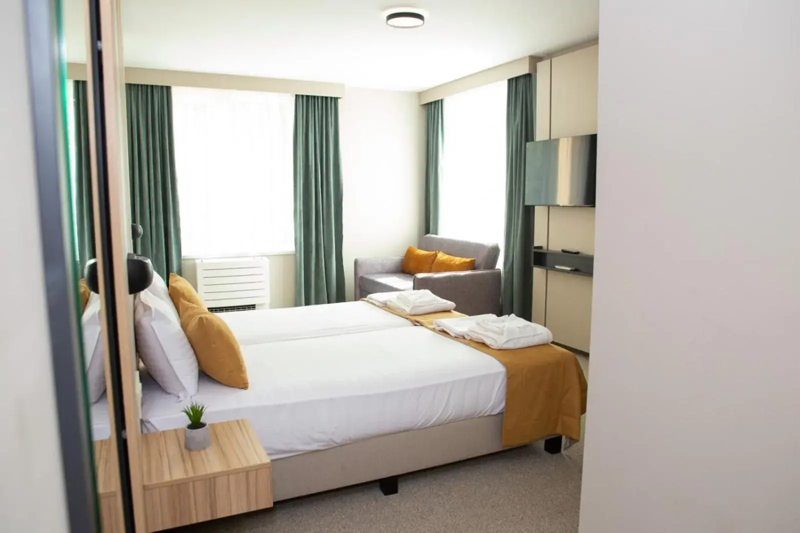 Deluxe Double or Twin Room in Hotel Forum City Deluxe Double or Twin Room in Hotel Forum City