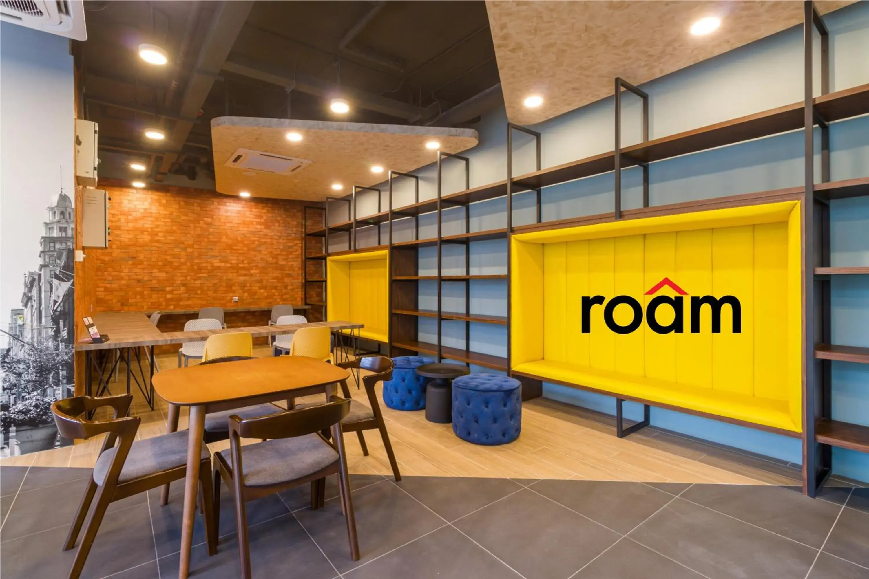 Lounge or bar in Neu Suites Residence, Embassy Row Lounge or bar in Neu Suites Residence, Embassy Row