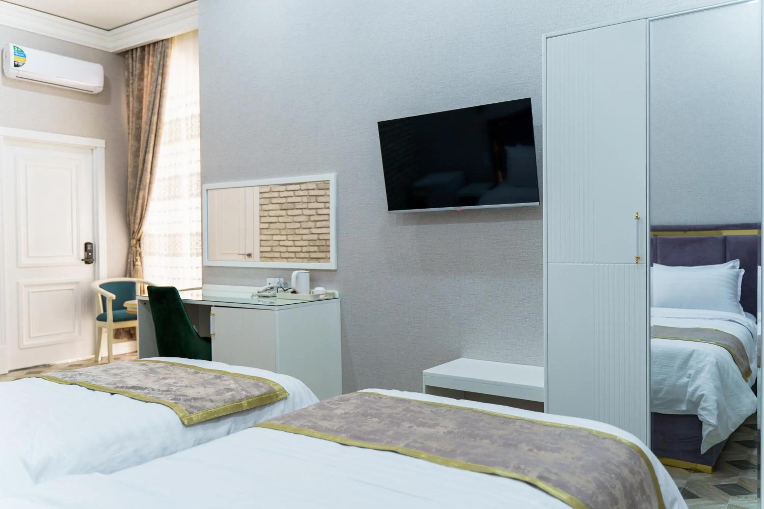 TV and multimedia, Bed in AYNIY Hotel