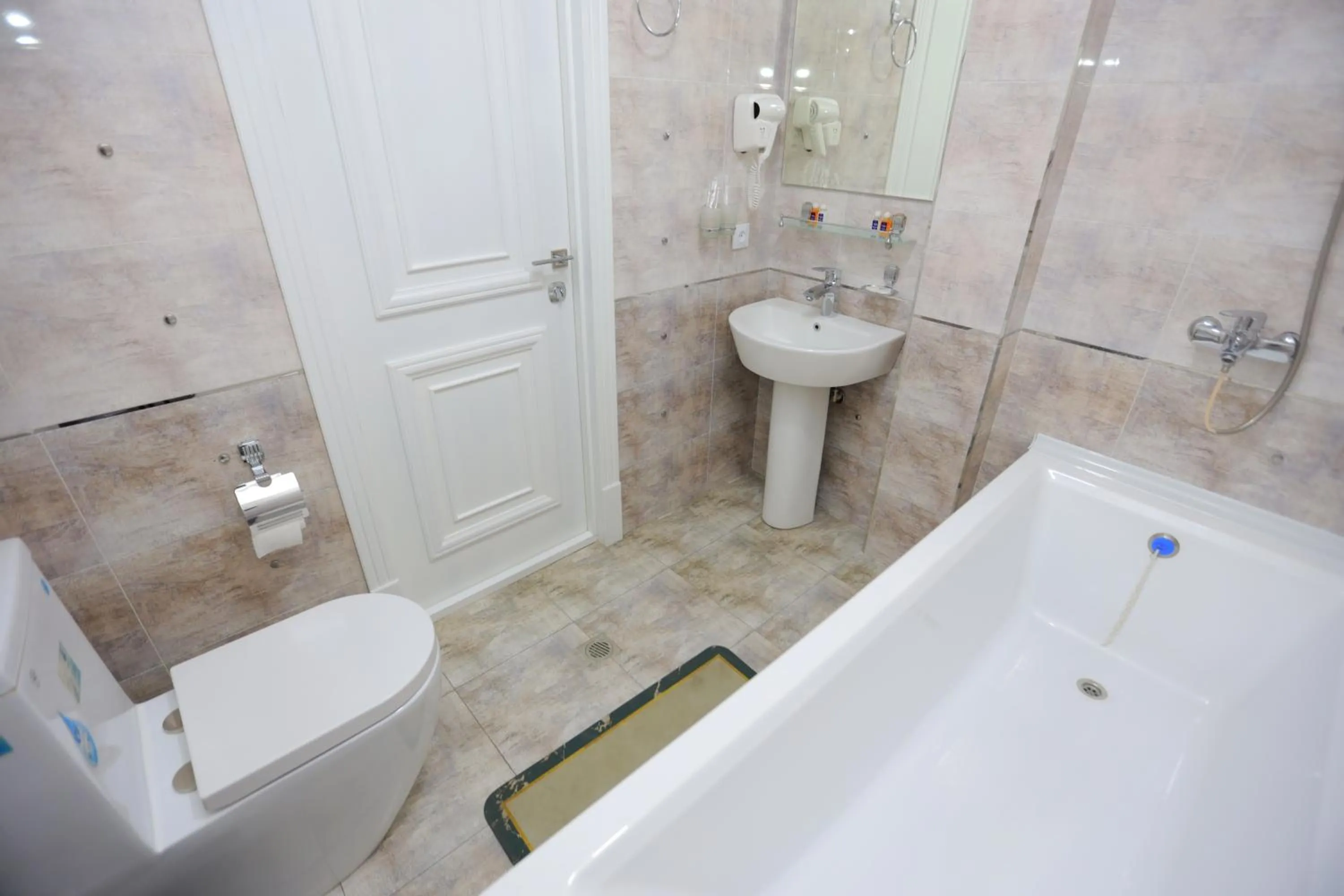 Toilet in AYNIY Hotel