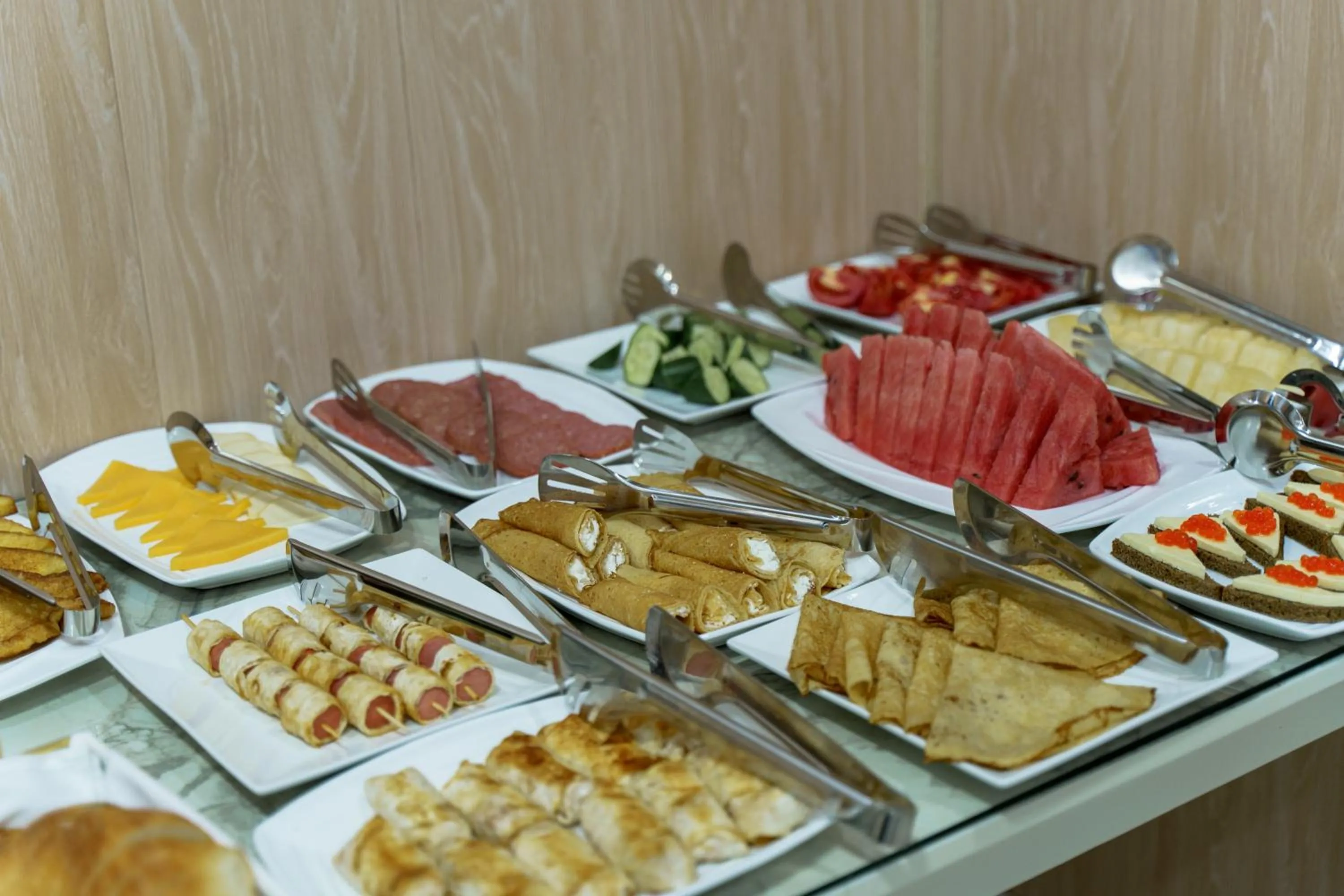 Restaurant/places to eat in AYNIY Hotel