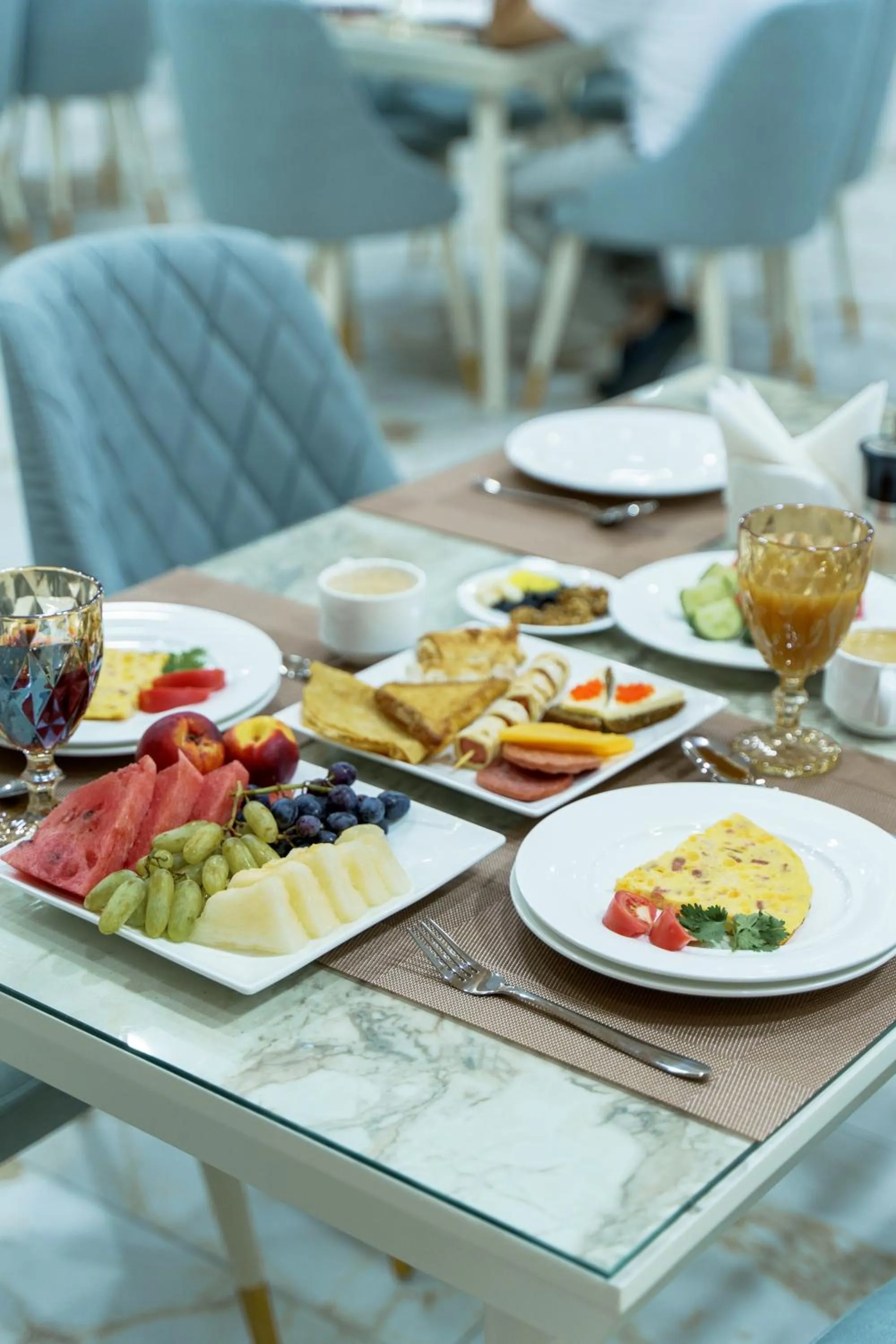 Restaurant/places to eat in AYNIY Hotel
