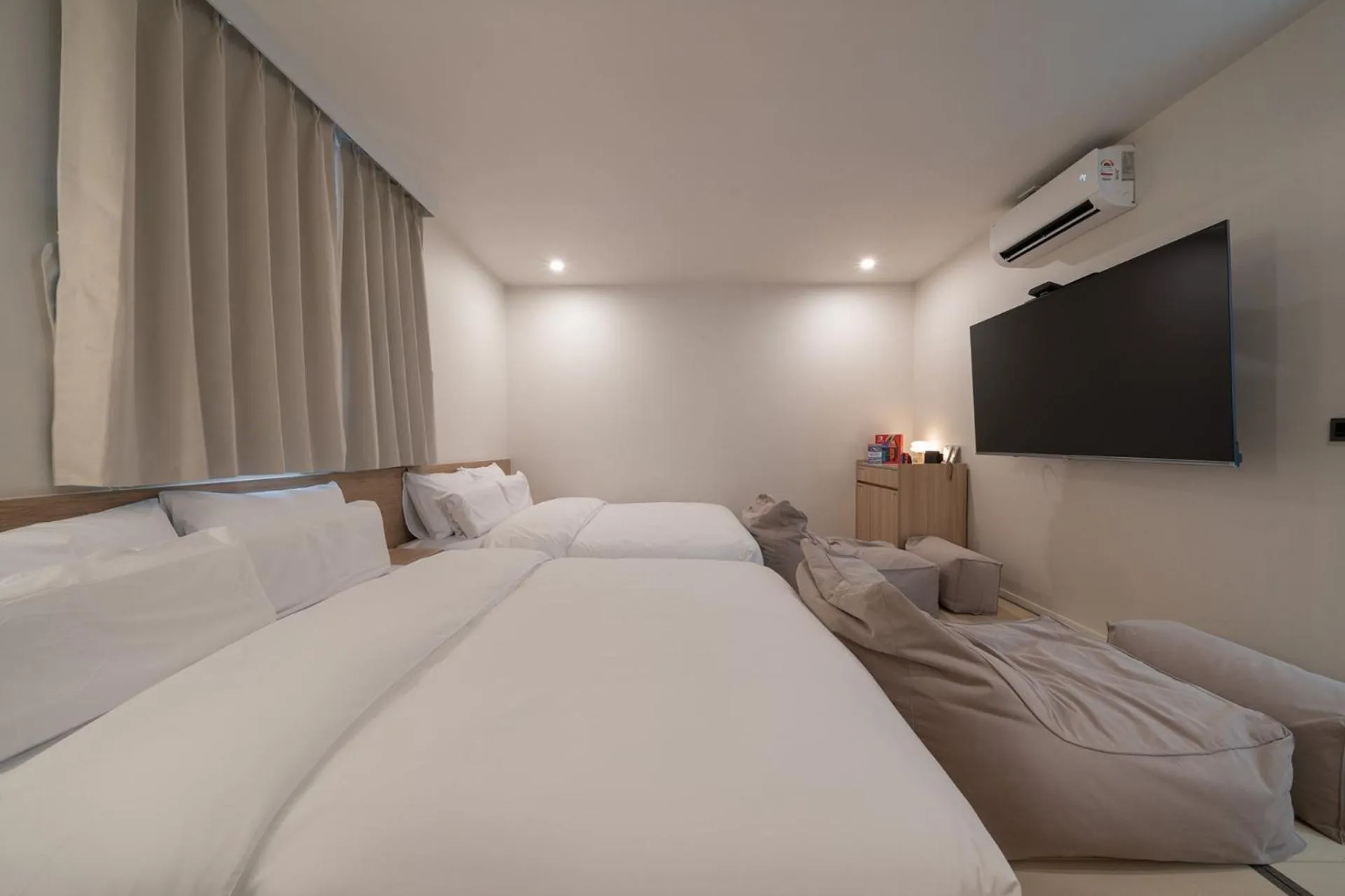 Photo of the whole room, Bed in Aank Hotel Ilsan