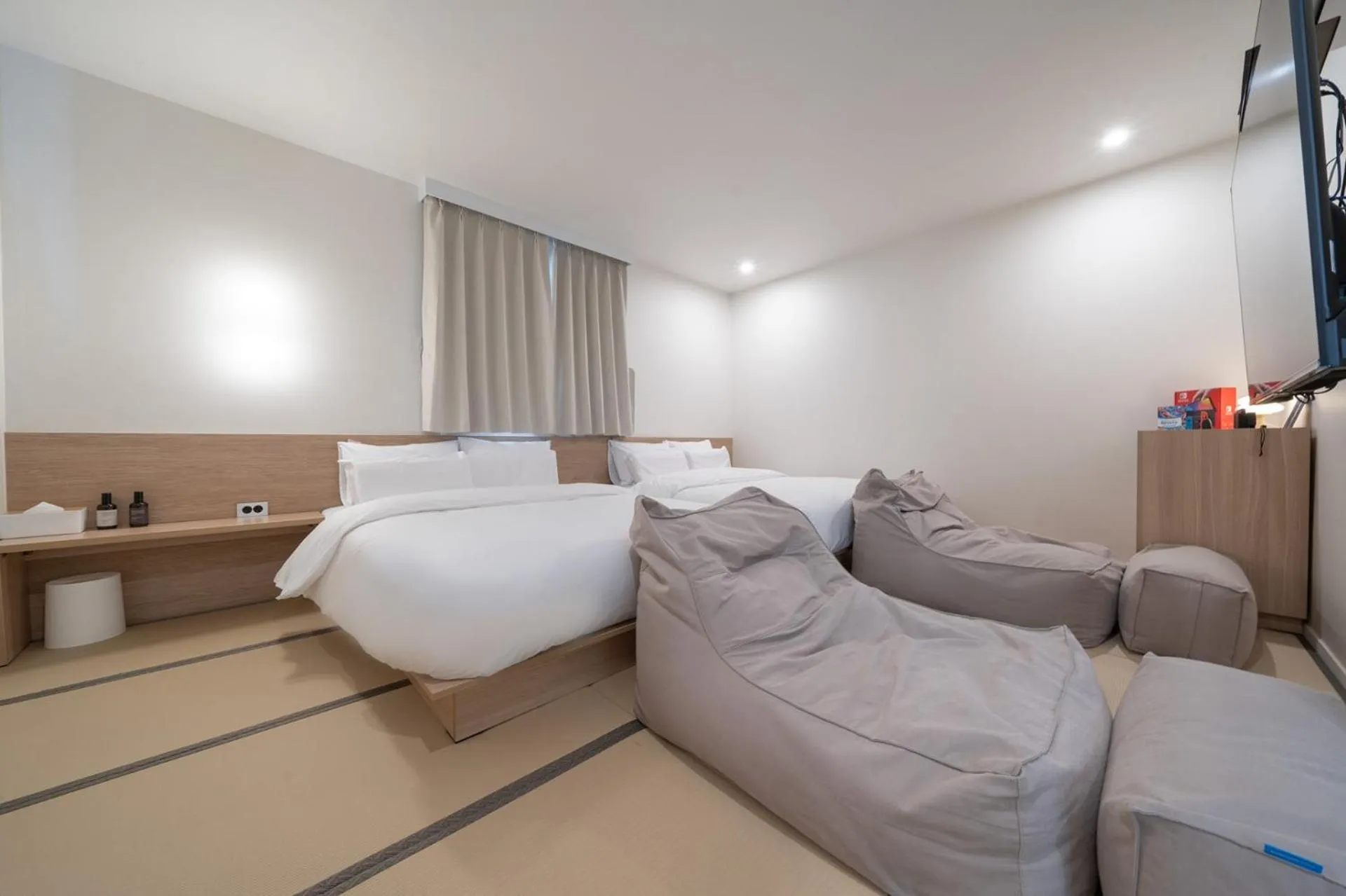 Photo of the whole room, Bed in Aank Hotel Ilsan