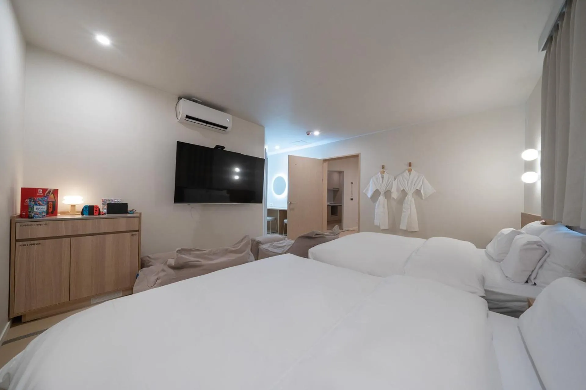 Photo of the whole room, Bed in Aank Hotel Ilsan