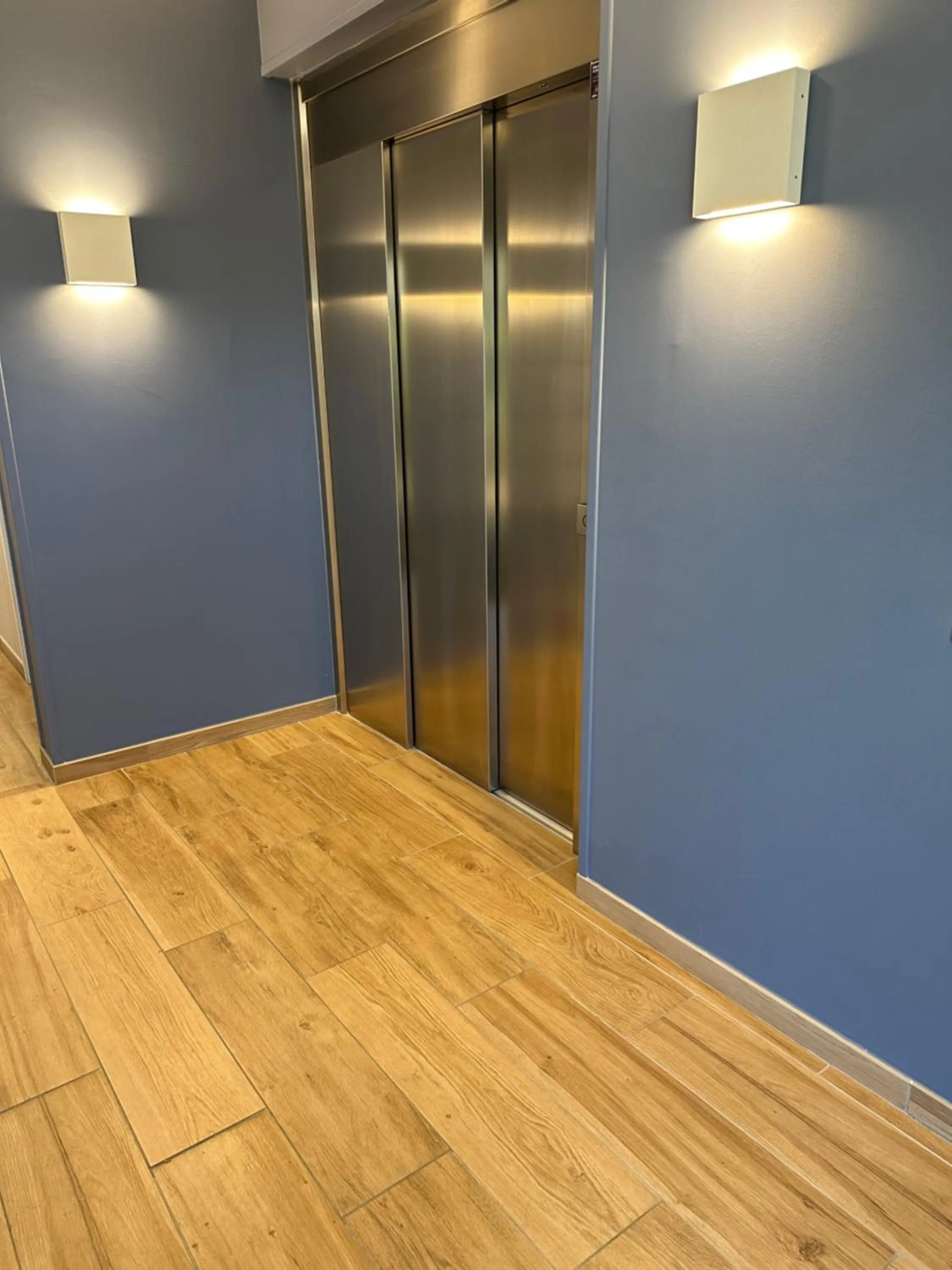 elevator in Appartement Design X - Hyper Centre - Parking Privé - Terrasse Plein Sud Quimper