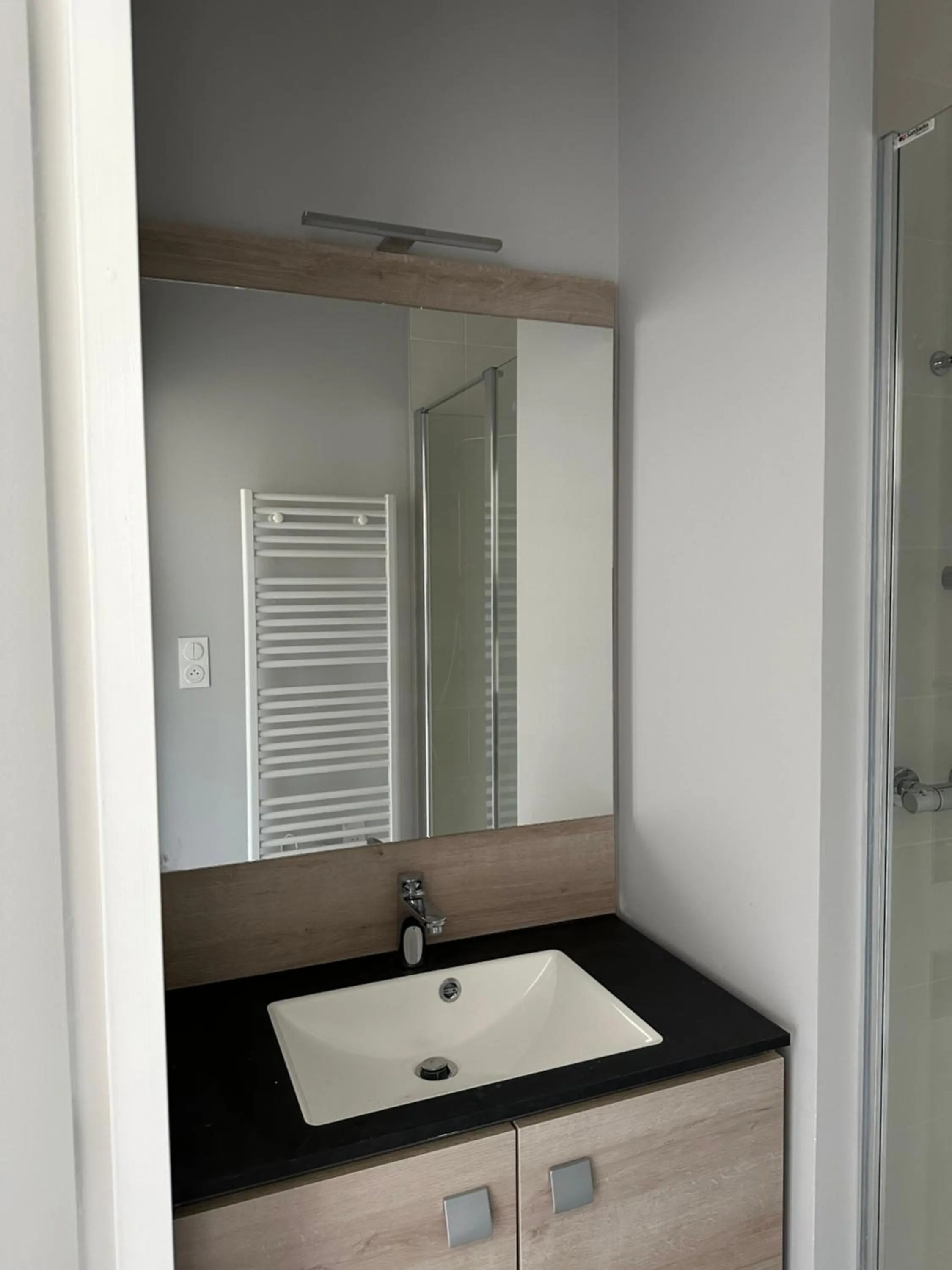 Bathroom in Appartement Design X - Hyper Centre - Parking Privé - Terrasse Plein Sud Quimper