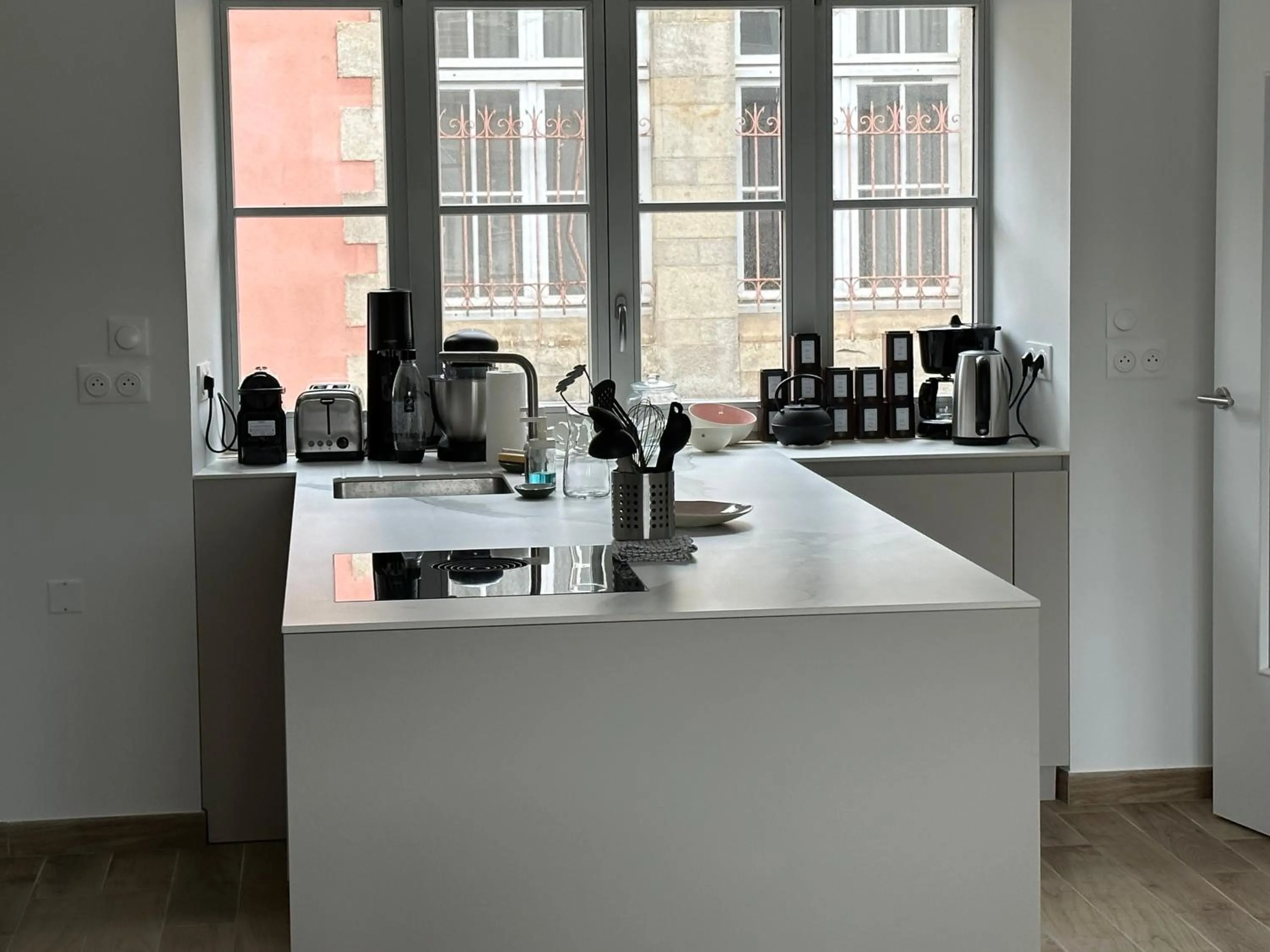 Kitchen or kitchenette in Appartement Design X - Hyper Centre - Parking Privé - Terrasse Plein Sud Quimper