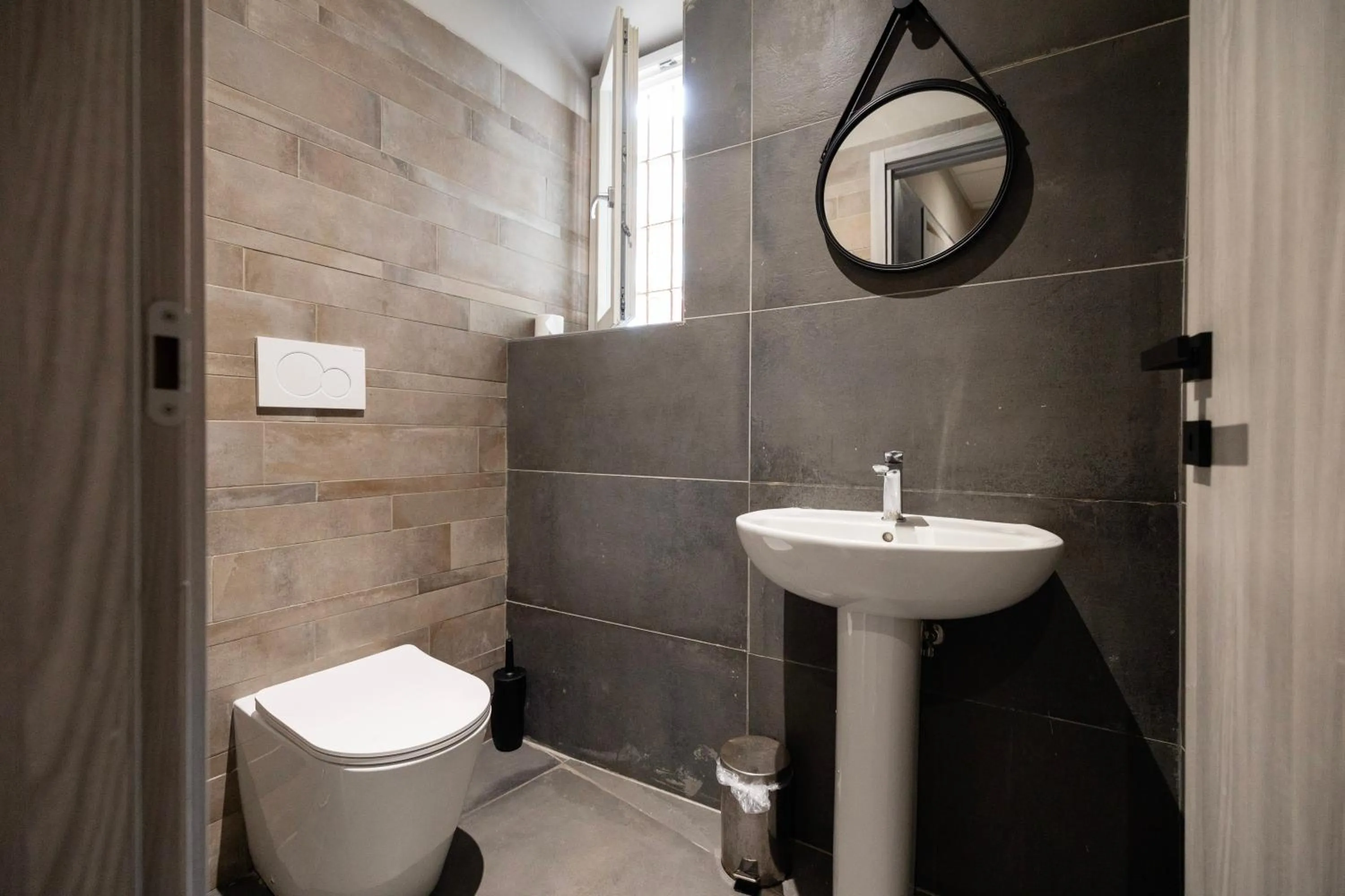 Toilet in Borgo Ripa Urban Travel