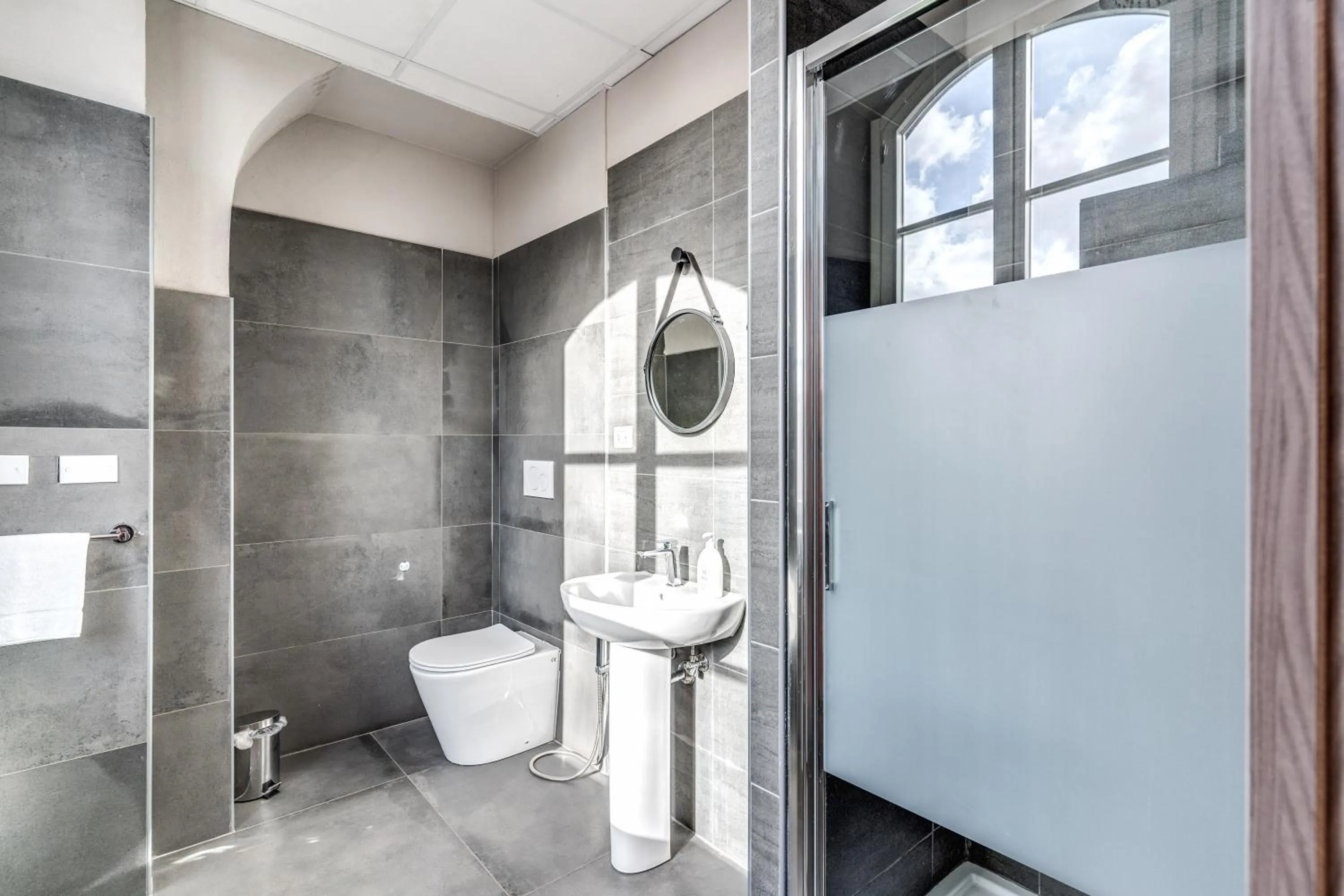 Shower in Borgo Ripa Urban Travel