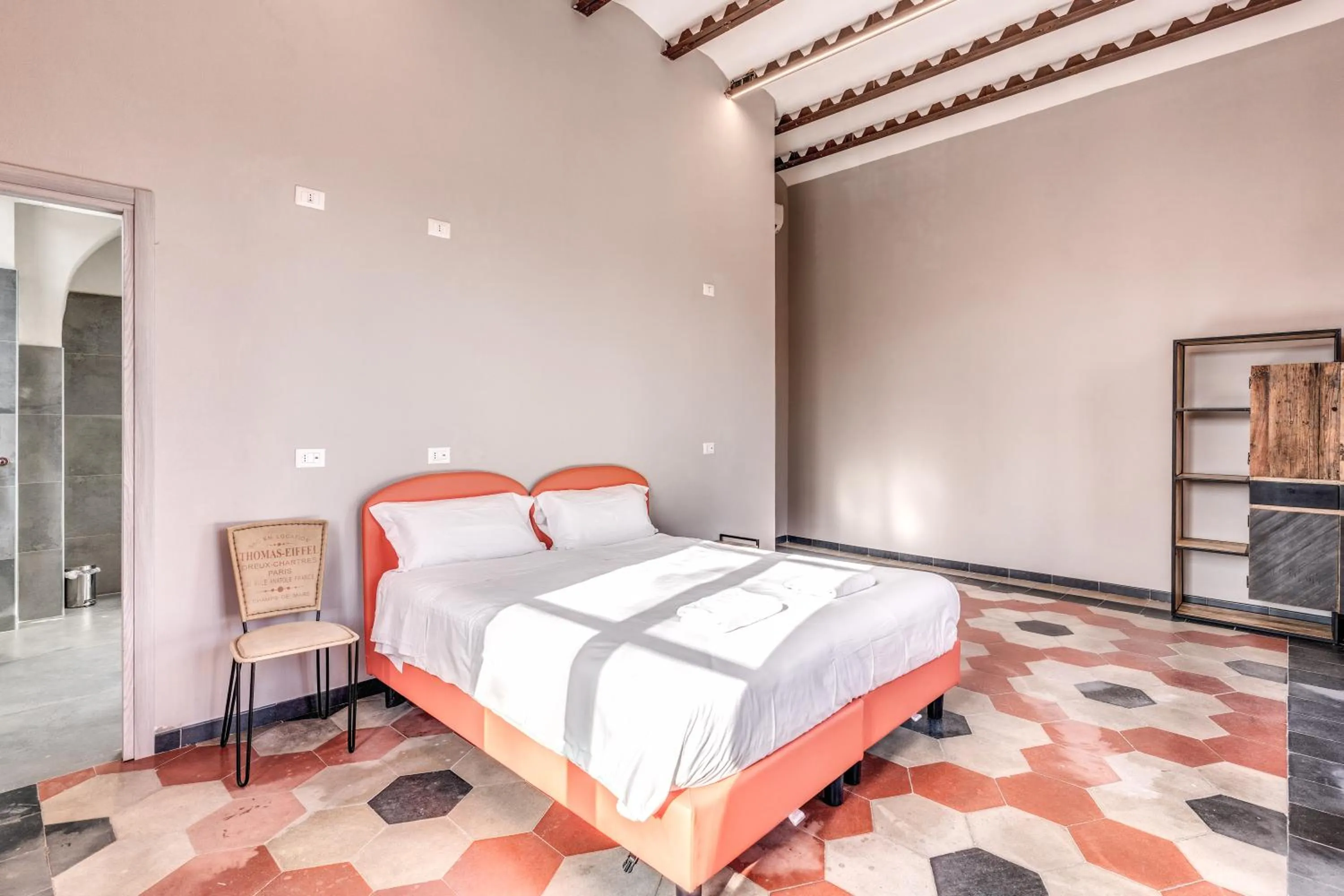 Photo of the whole room, Bed in Borgo Ripa Urban Travel