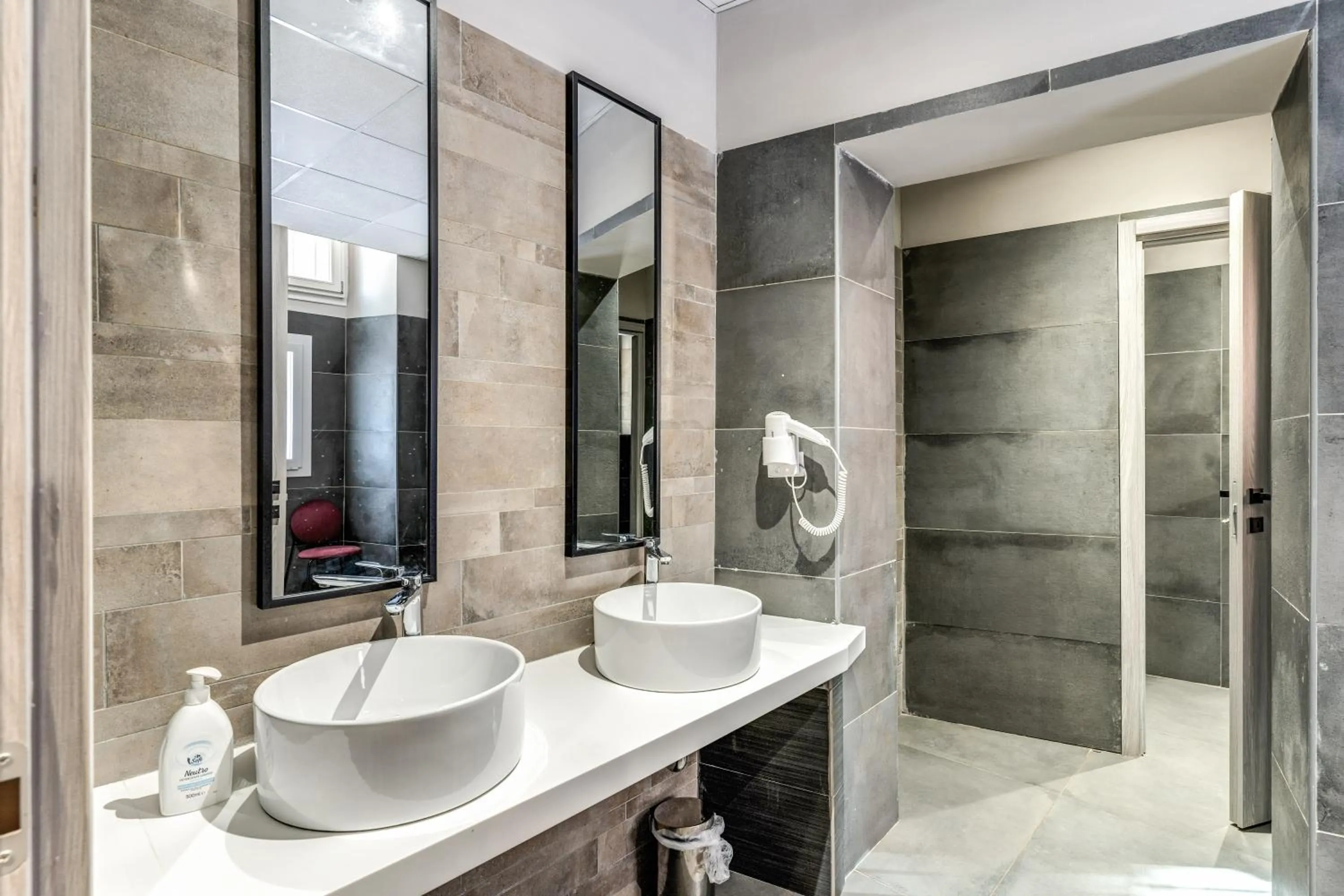 Shower in Borgo Ripa Urban Travel