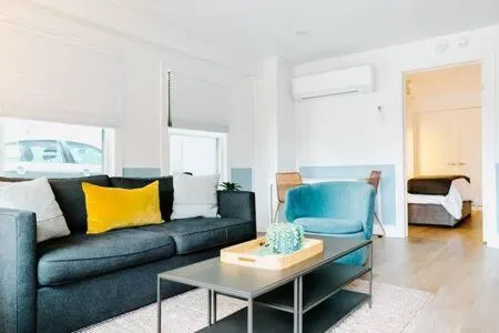 Bed in The Vinyl at Music Row