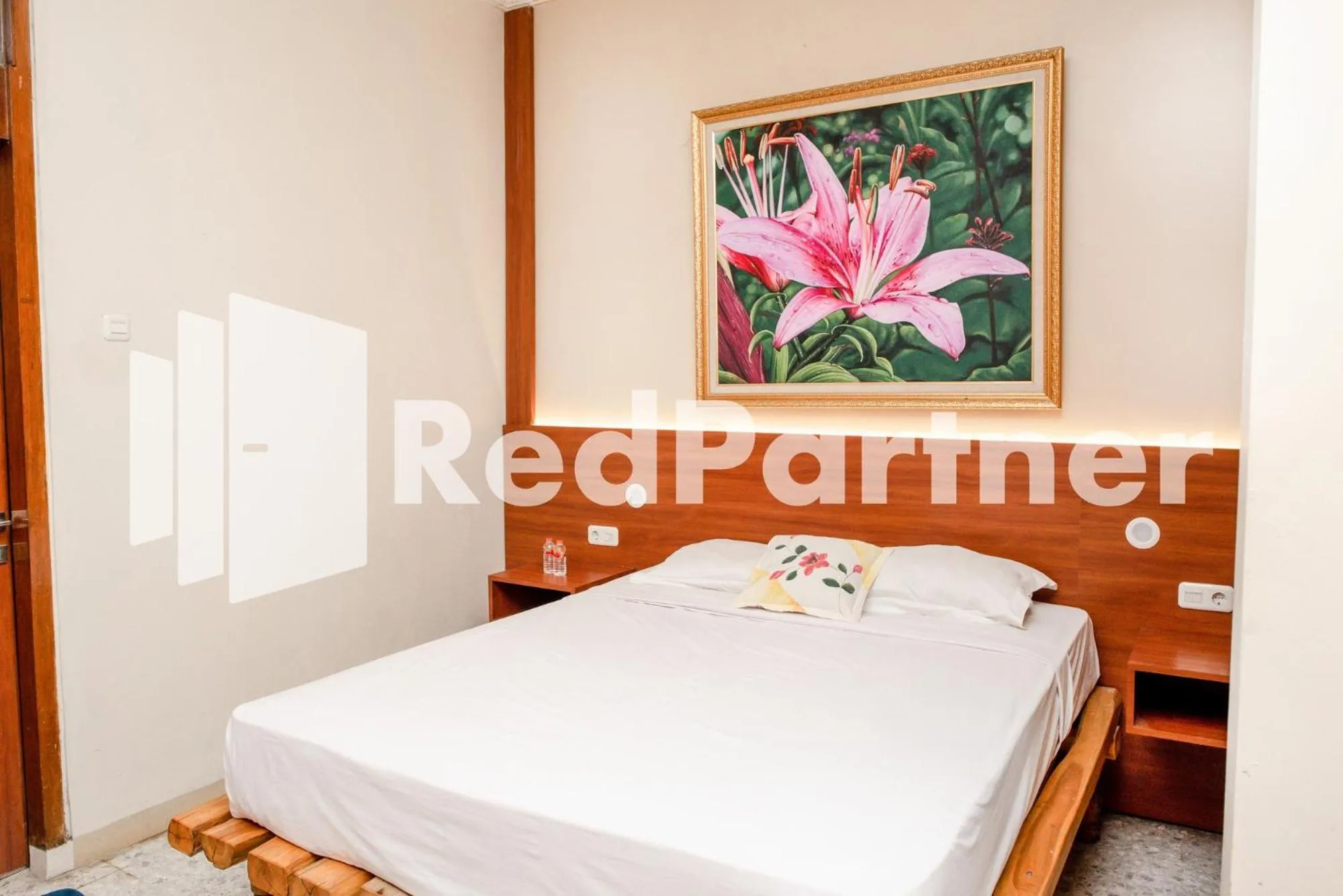 Bed in Mango House Semarang RedPartner