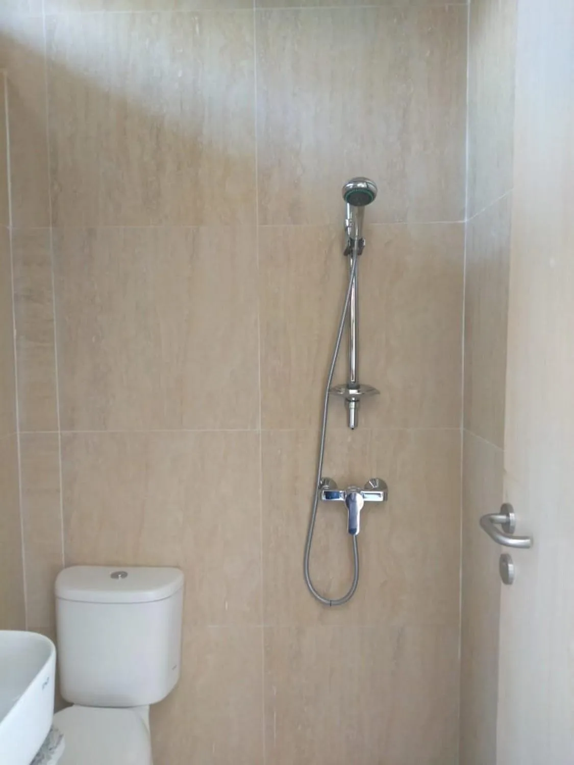 Shower in Mango House Semarang RedPartner