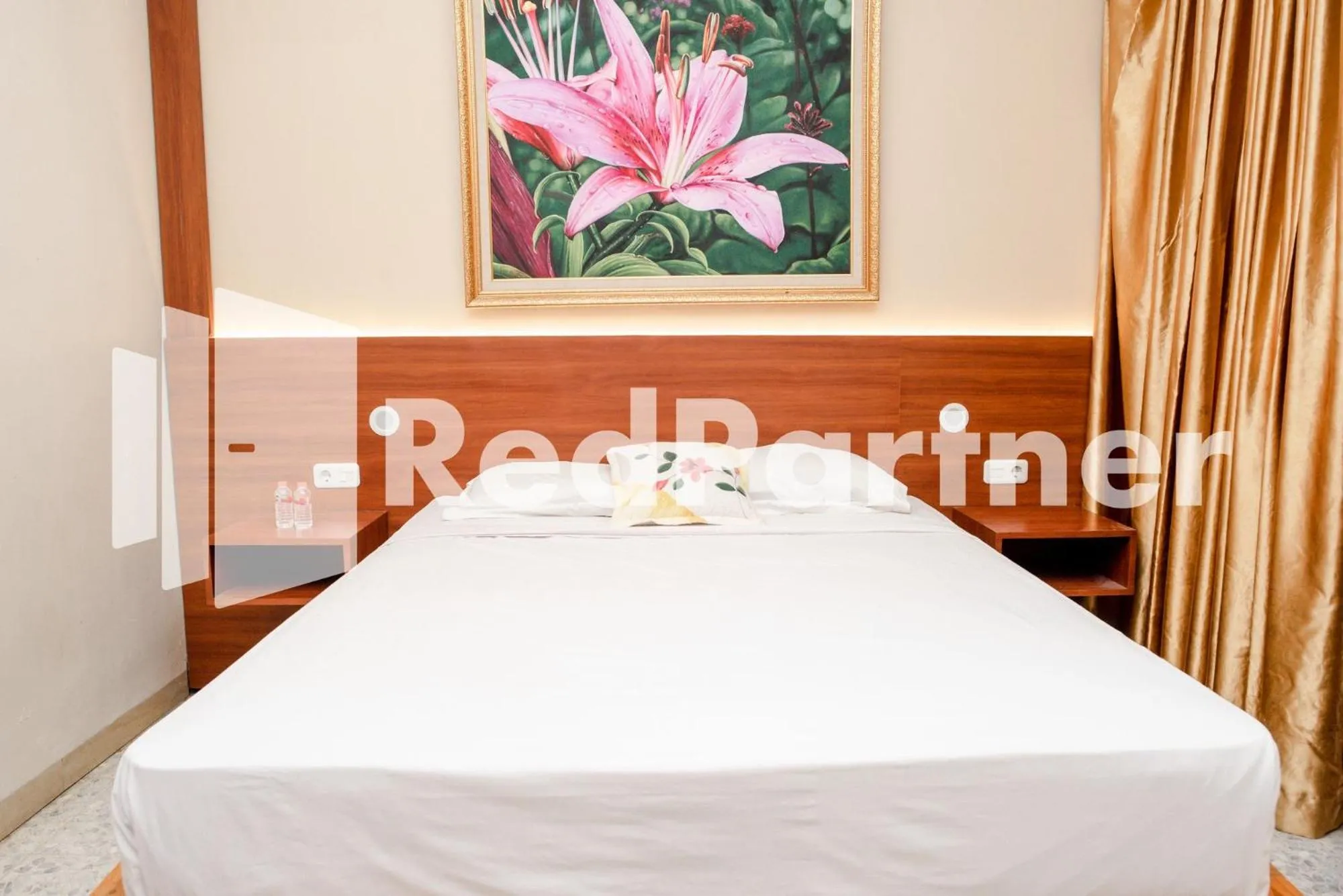 Bed in Mango House Semarang RedPartner