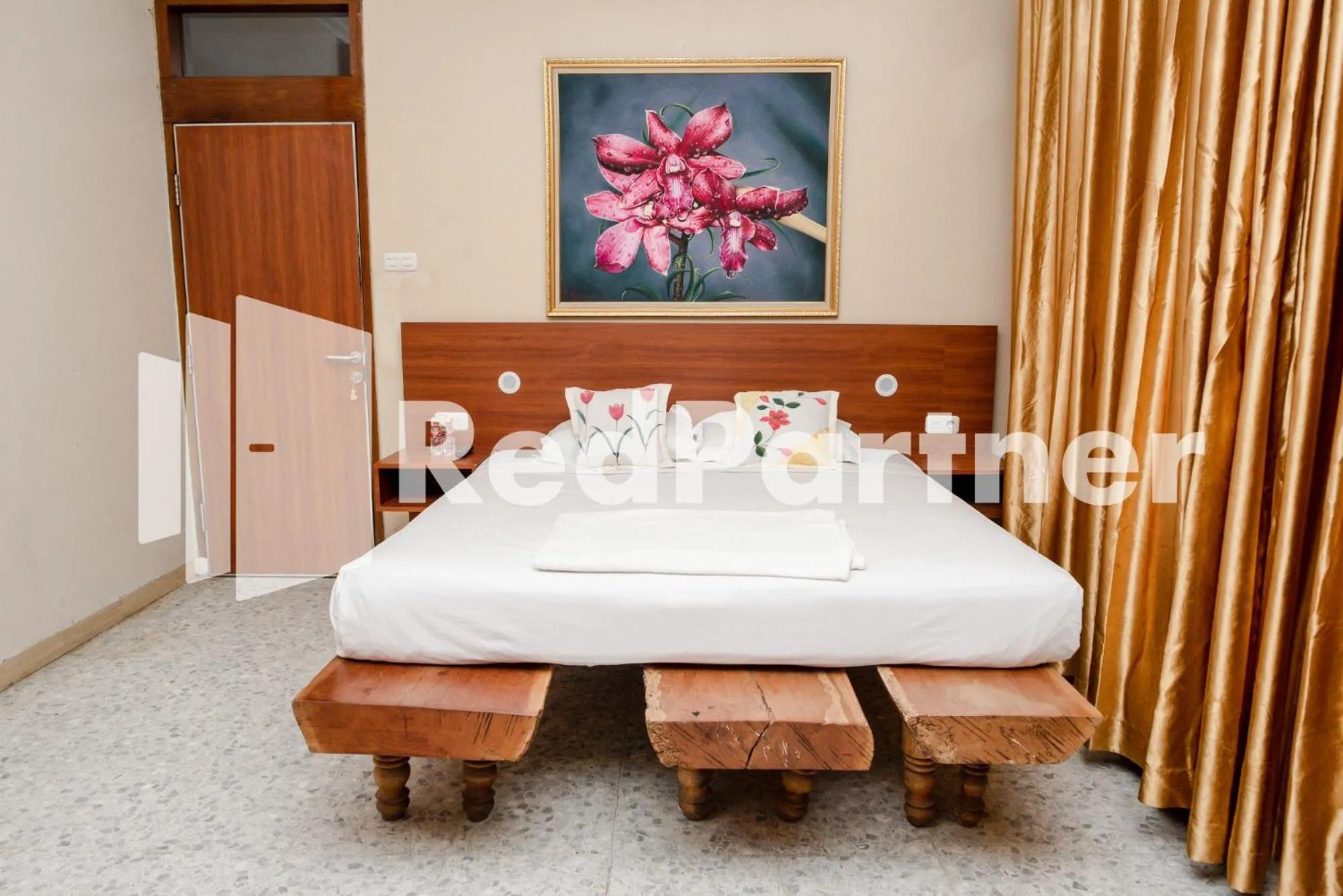 Bed in Mango House Semarang RedPartner