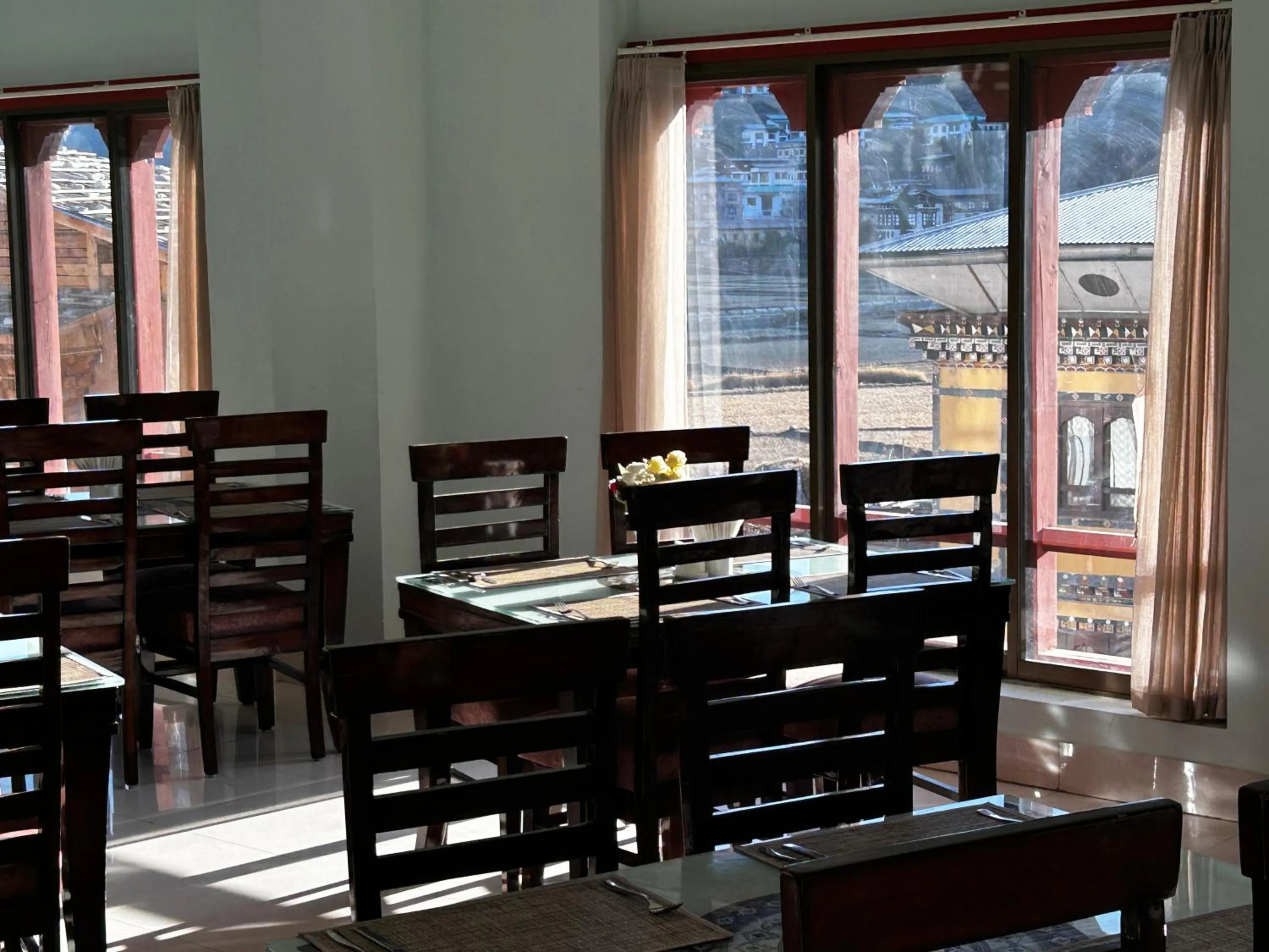 Restaurant/places to eat in Tshongdu Boutique