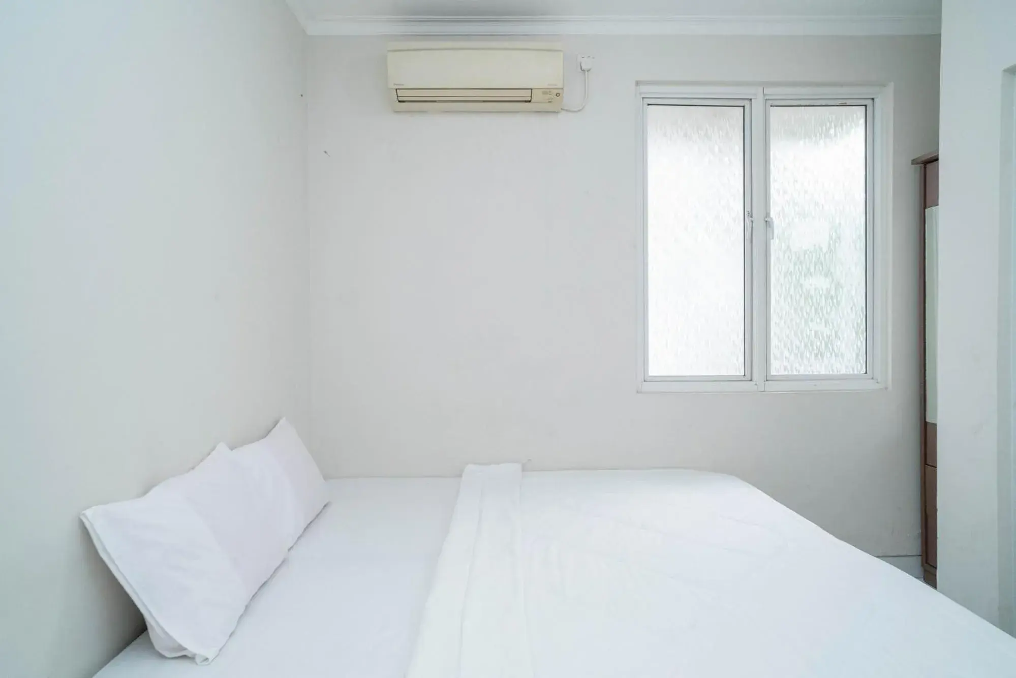 Bed in Mroom Residence near UMN Gading Serpong RedPartner Bed in Mroom Residence near UMN Gading Serpong RedPartner