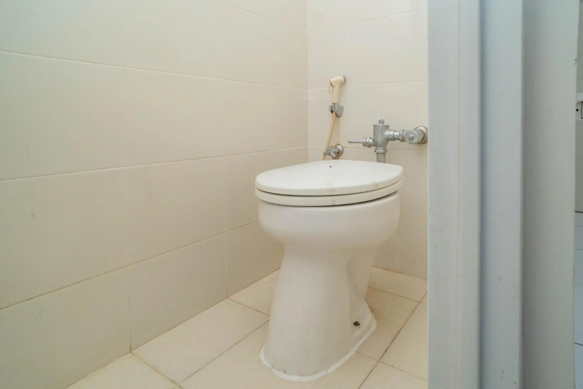 Toilet in Mroom Residence near UMN Gading Serpong RedPartner