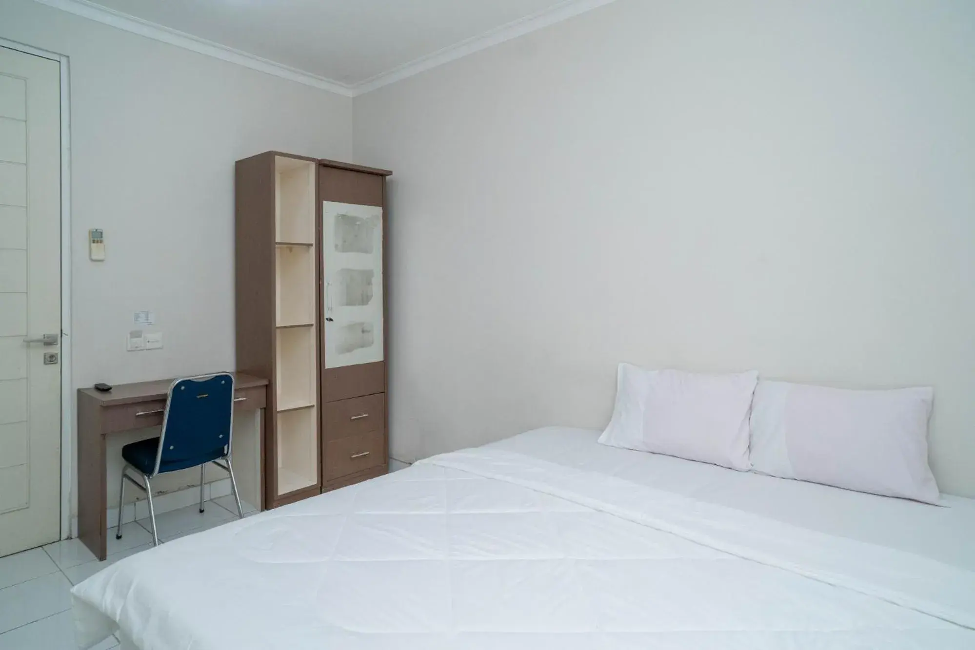 Bed in Mroom Residence near UMN Gading Serpong RedPartner Bed in Mroom Residence near UMN Gading Serpong RedPartner