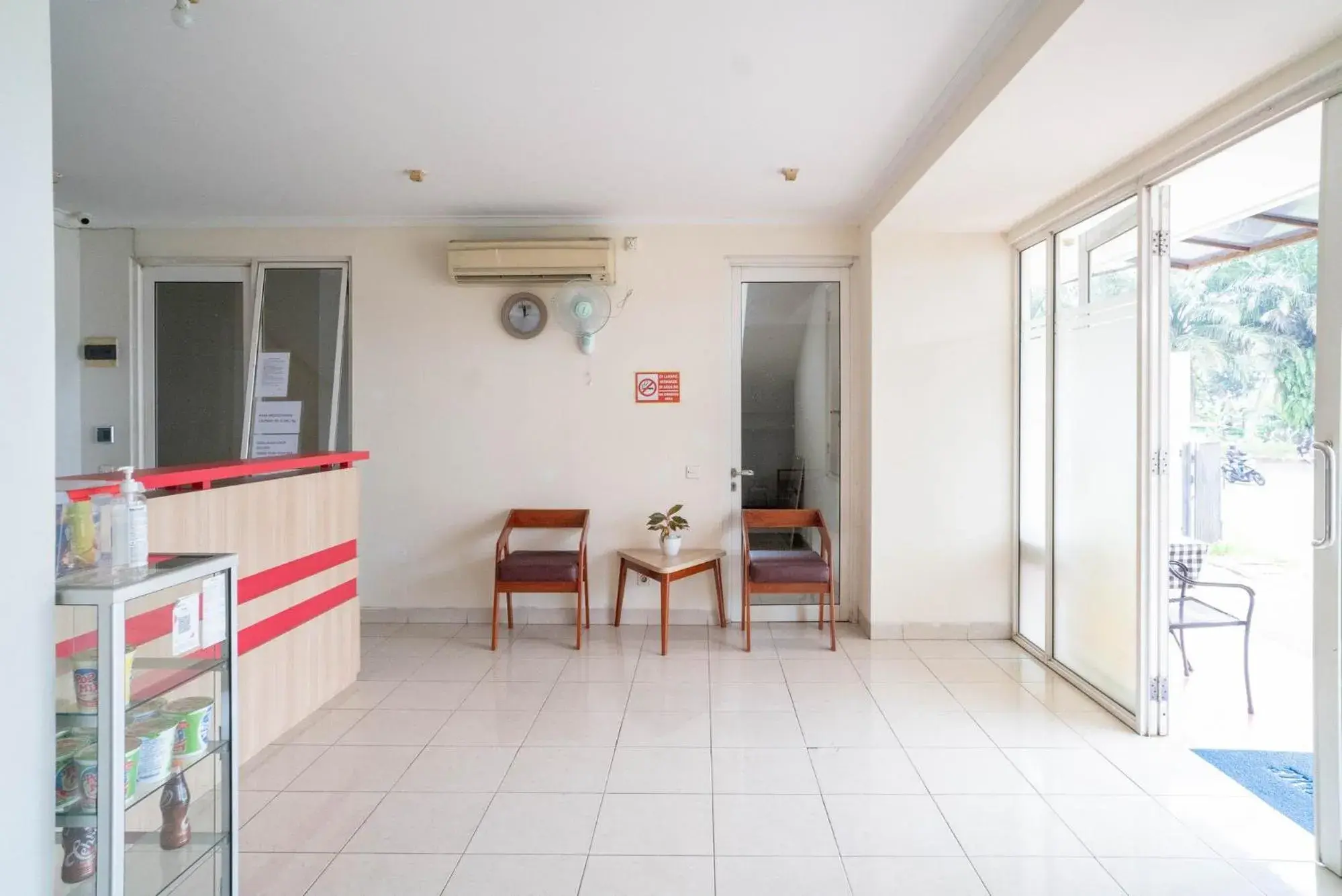 Lobby or reception in Mroom Residence near UMN Gading Serpong RedPartner Lobby or reception in Mroom Residence near UMN Gading Serpong RedPartner