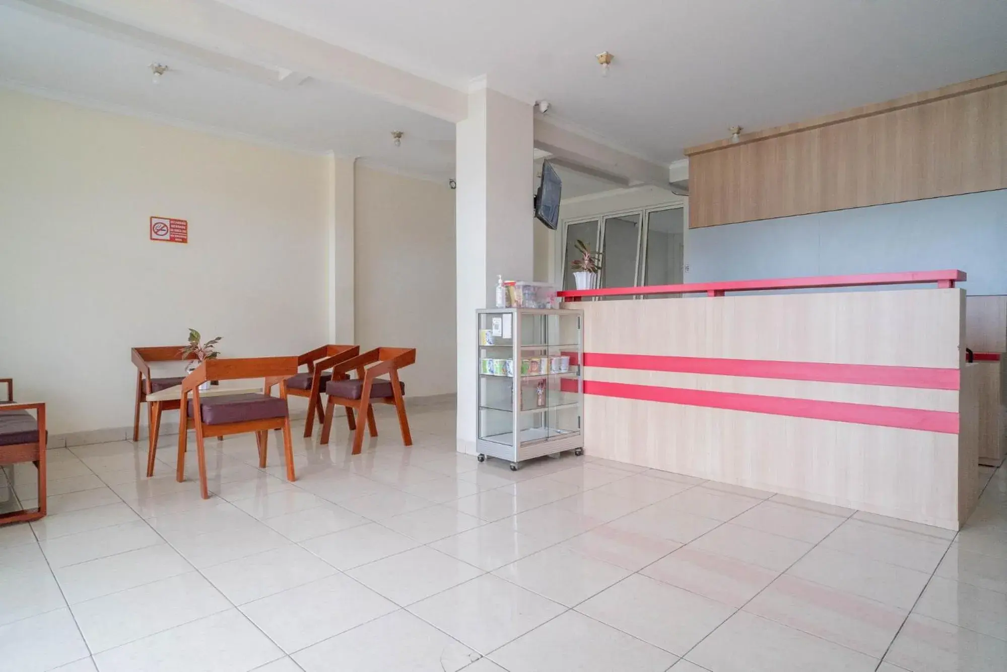Lobby or reception in Mroom Residence near UMN Gading Serpong RedPartner Lobby or reception in Mroom Residence near UMN Gading Serpong RedPartner