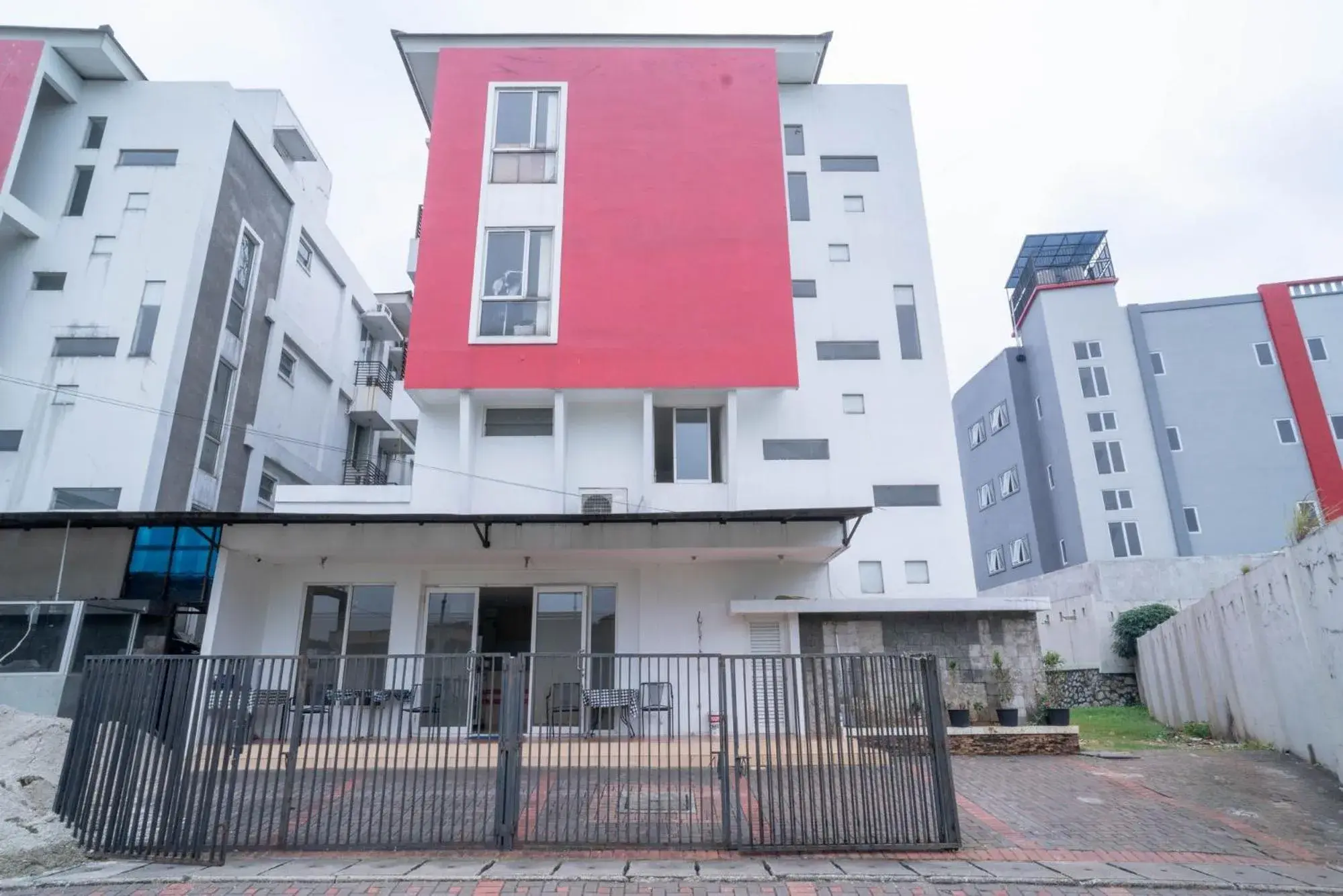 Property building in Mroom Residence near UMN Gading Serpong RedPartner Property building in Mroom Residence near UMN Gading Serpong RedPartner