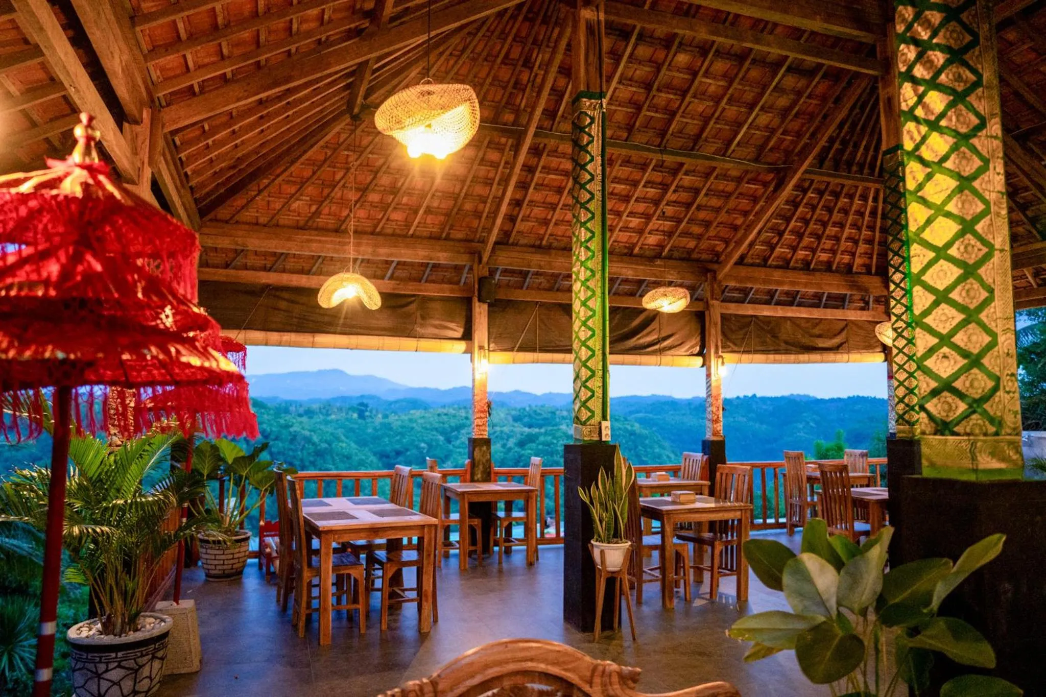 Restaurant/places to eat in Green Coco Suite by AGATA