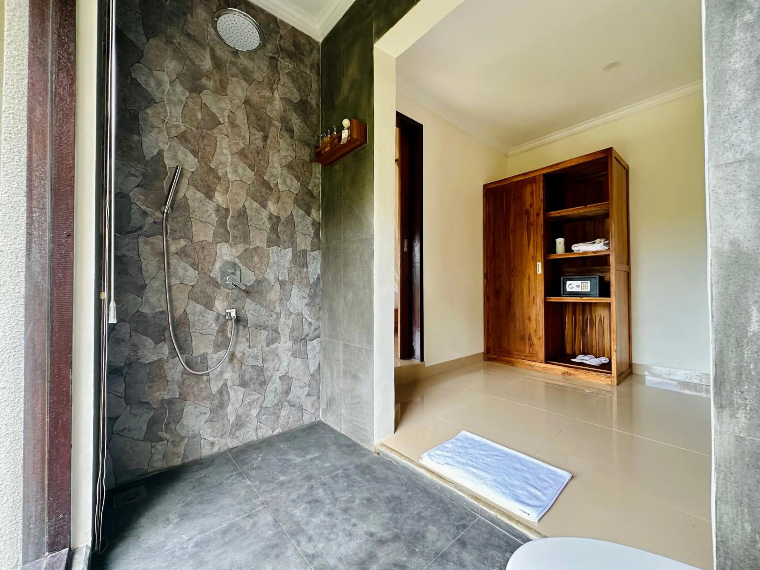 Bathroom in Green Coco Suite